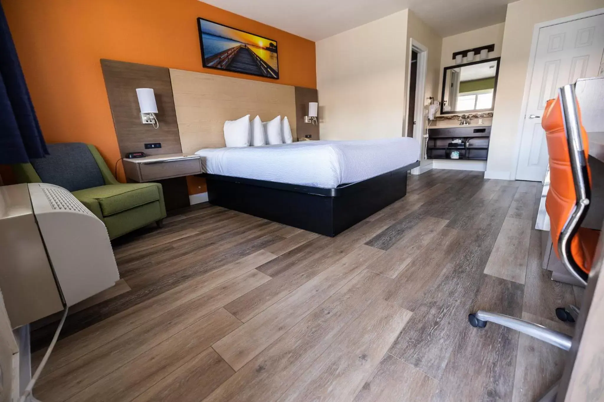 Bedroom, Bed in Days Inn by Wyndham Monterey Downtown Bedroom, Bed in Days Inn by Wyndham Monterey Downtown