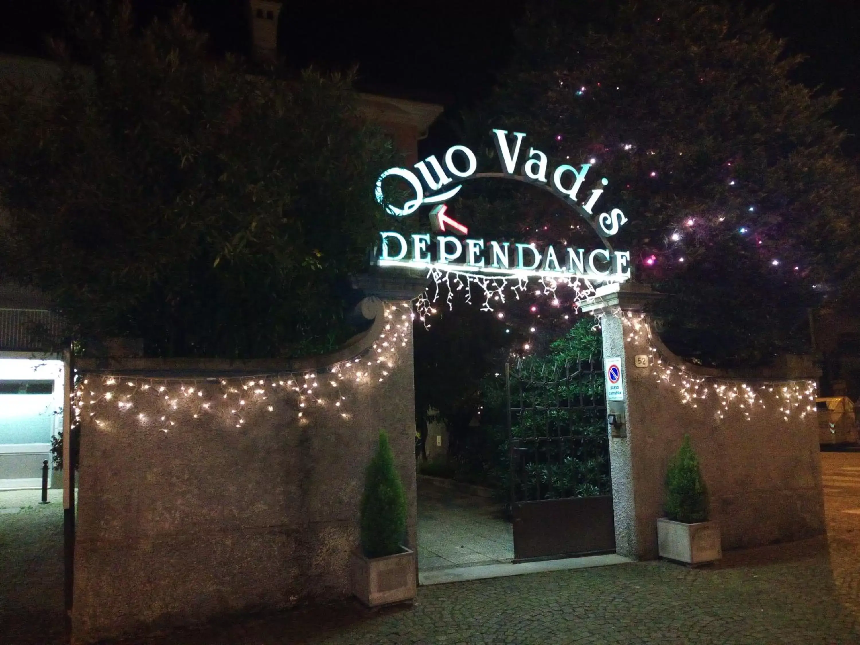 Facade/entrance, Property Logo/Sign in Hotel Quo Vadis