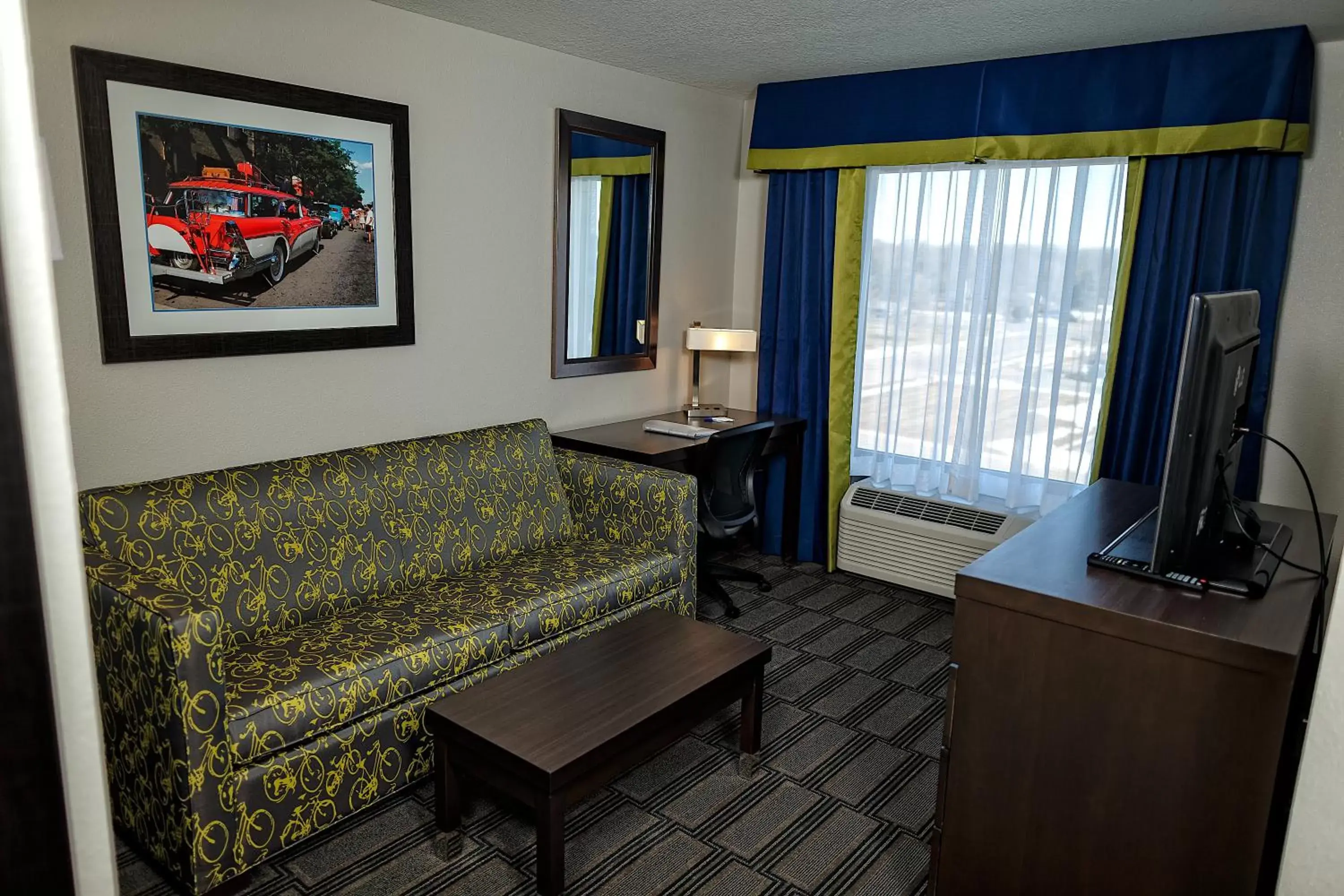 Photo of the whole room, Seating Area in Holiday Inn Express Hotel & Suites Ann Arbor West, an IHG Hotel