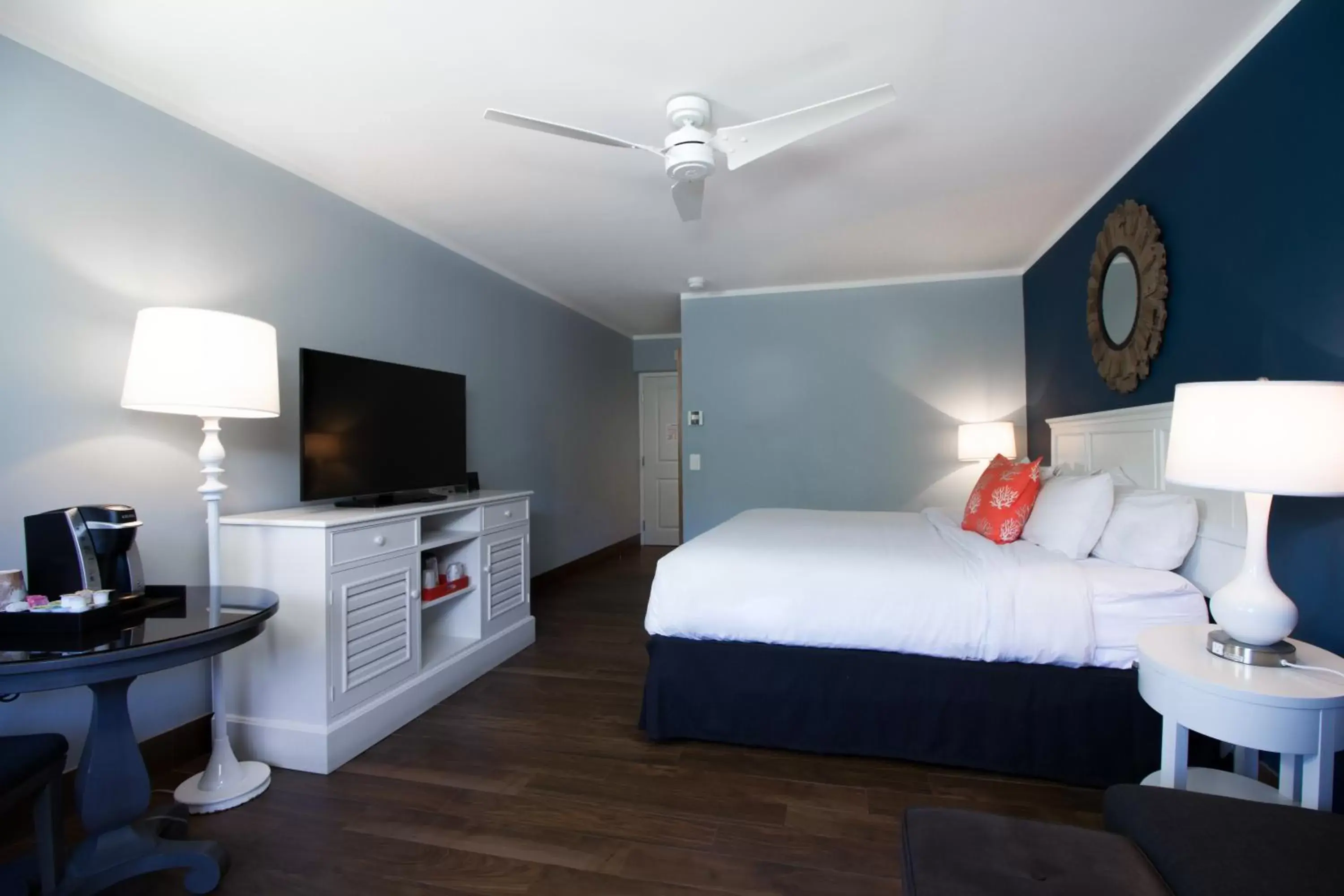 Communal lounge/ TV room, Bed in Banana Bay Resort & Marina Communal lounge/ TV room, Bed in Banana Bay Resort & Marina