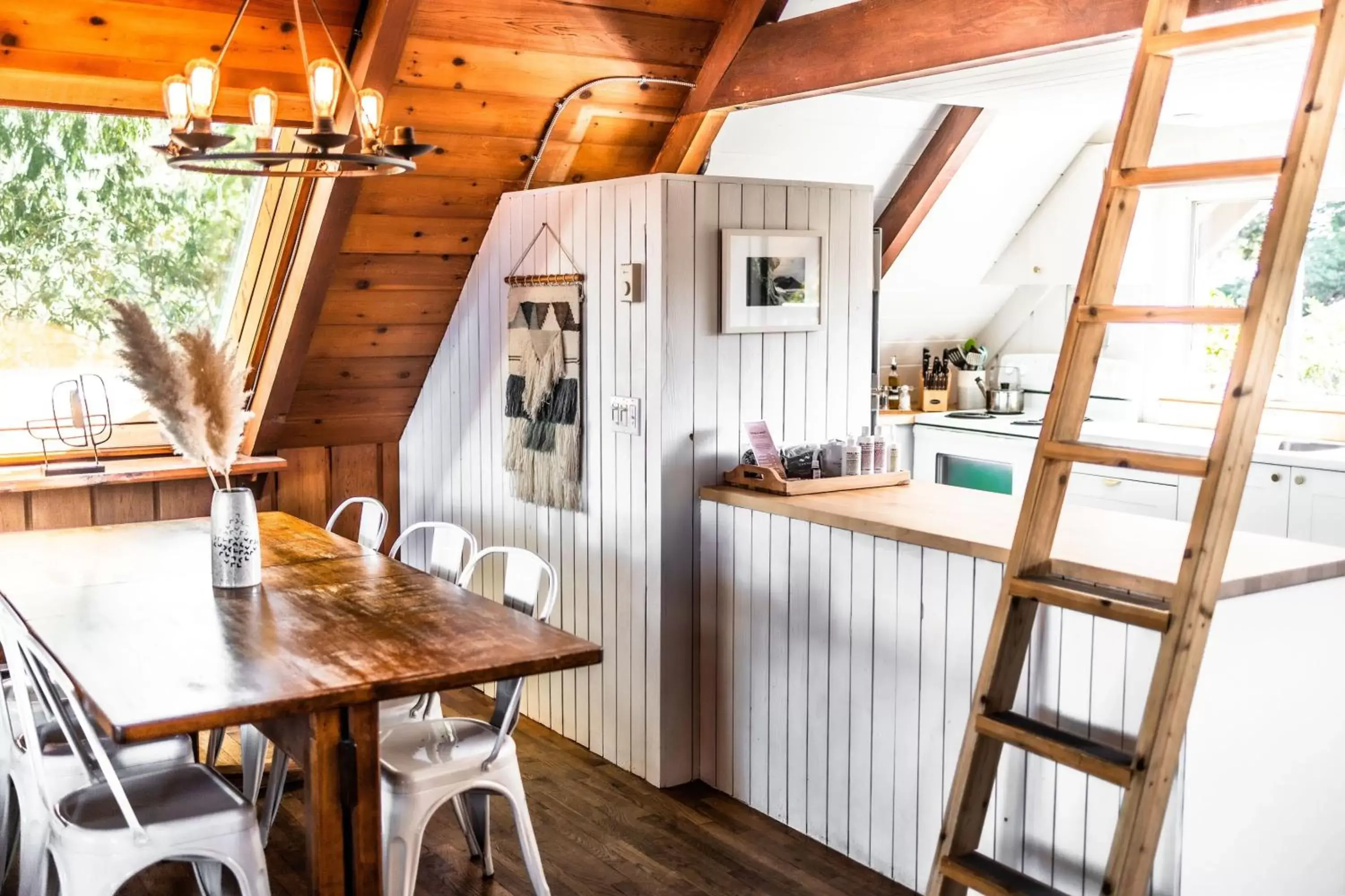 Kitchen or kitchenette, Kitchen/Kitchenette in The Shoreline Tofino