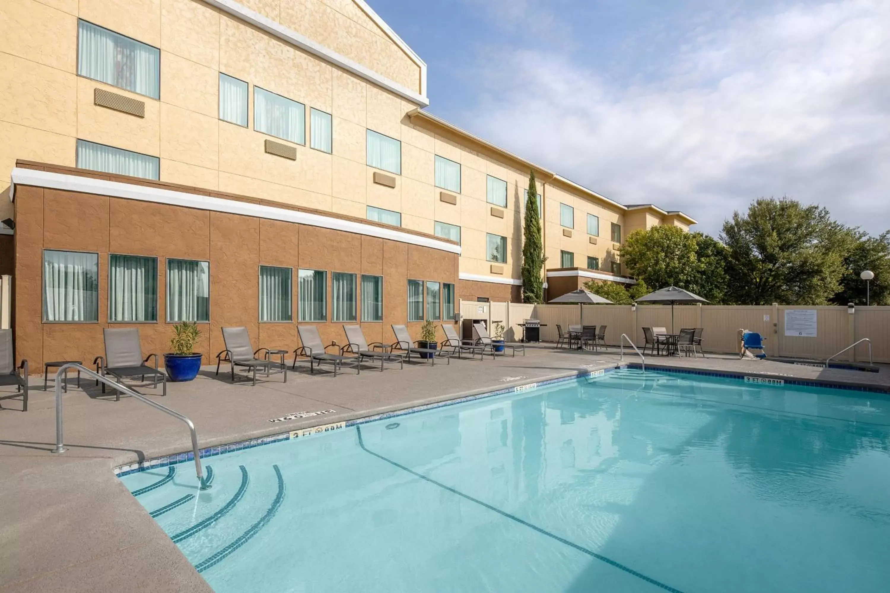 Swimming pool, Property Building in Fairfield Inn & Suites San Angelo