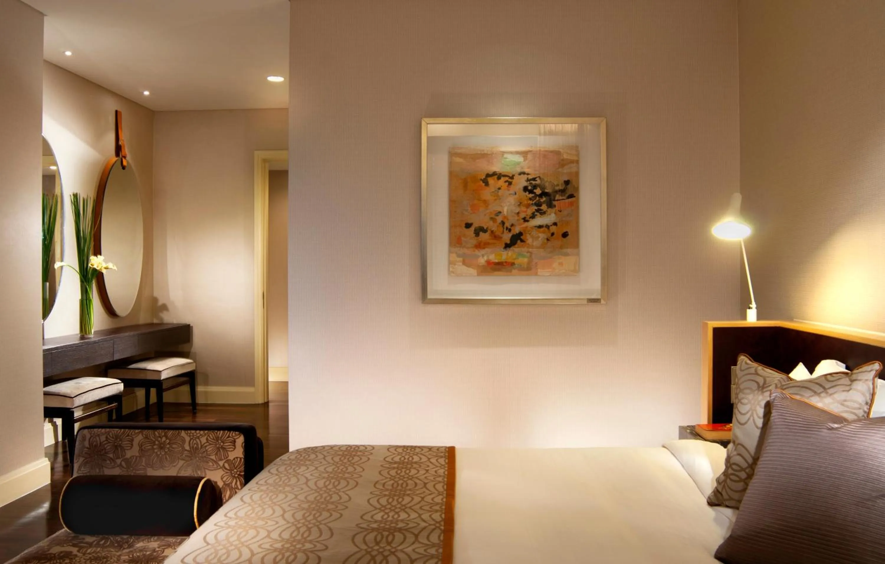 Bedroom, Bed in Ascott Raffles Place Singapore