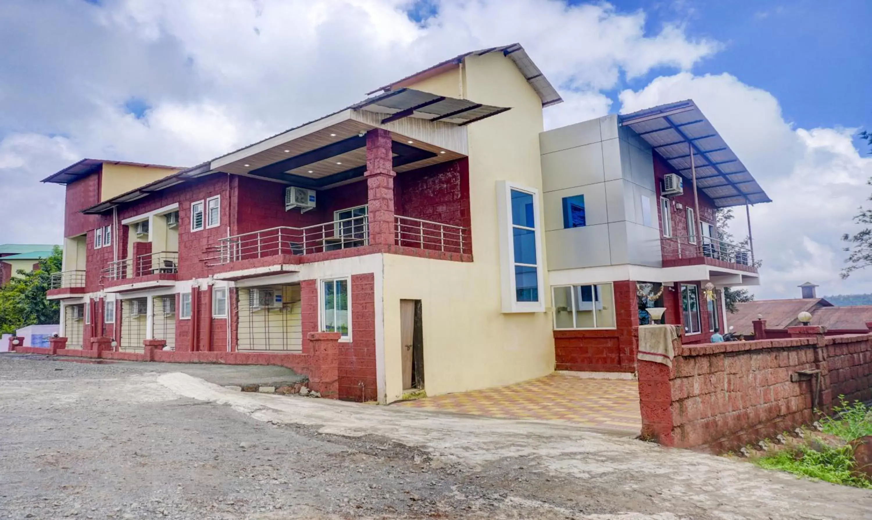 Property building in Treebo Balaji Excellency with Pool & Spa Property building in Treebo Balaji Excellency with Pool & Spa