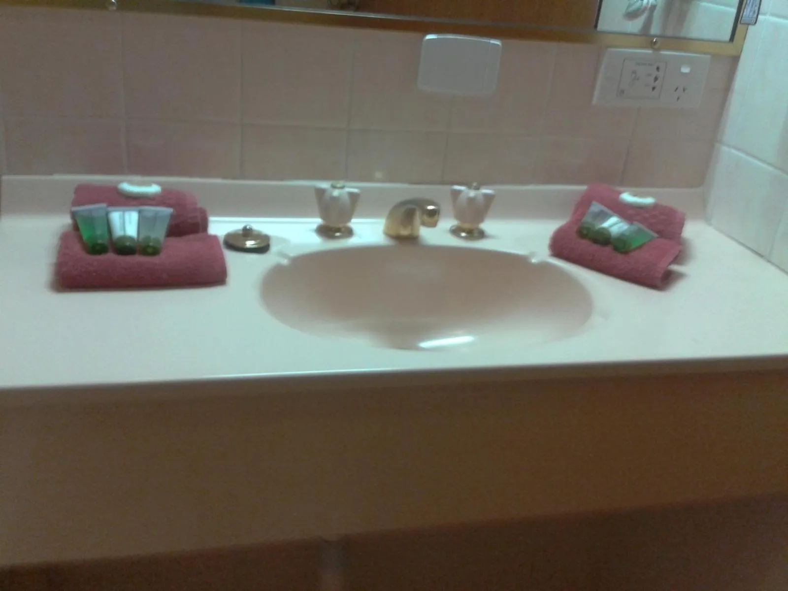 Bathroom in Elsinor Motor Lodge