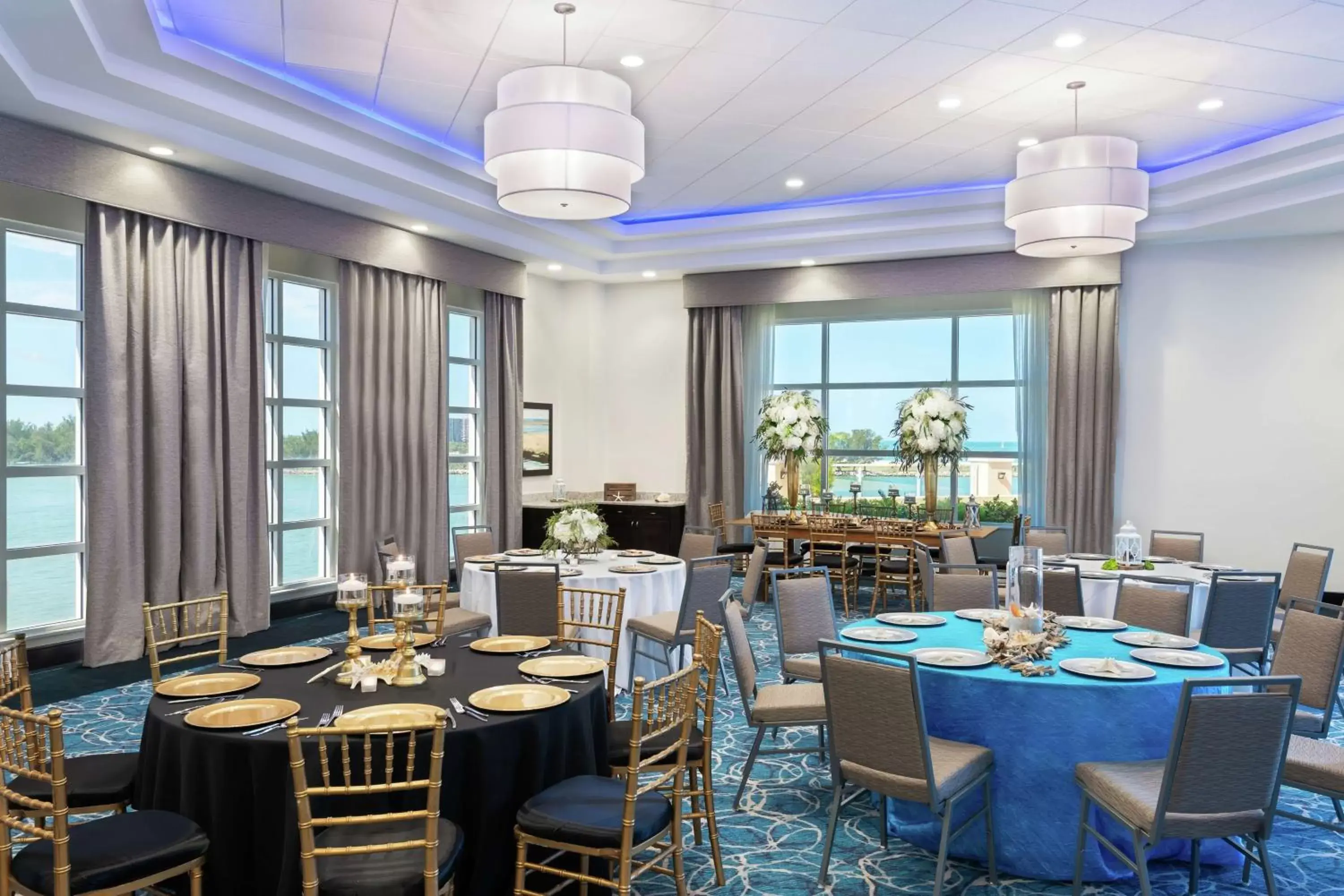 Meeting/conference room, Restaurant/Places to Eat in Hampton Inn and Suites Clearwater Beach