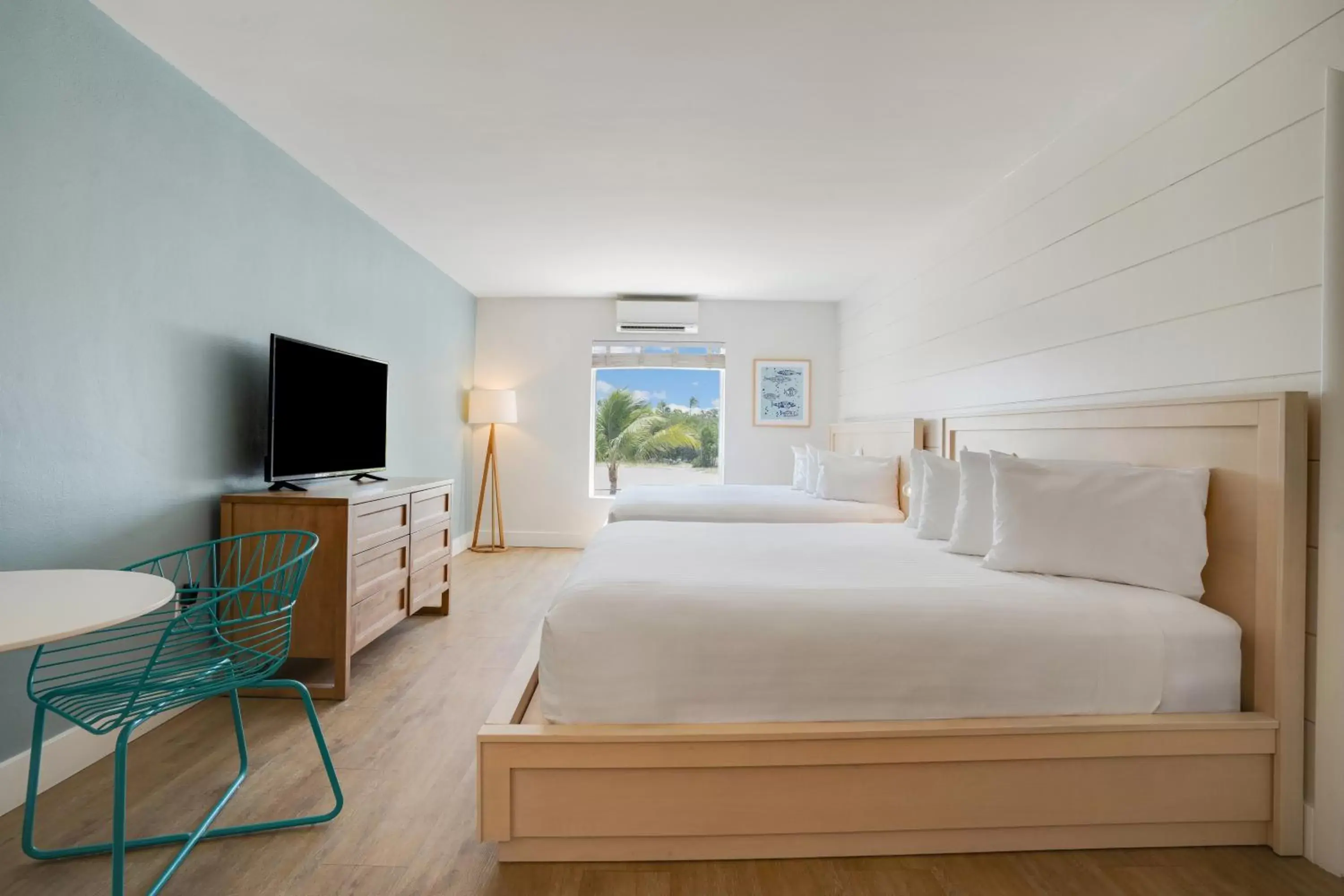 Bedroom, Bed in Fisher Inn Resort & Marina