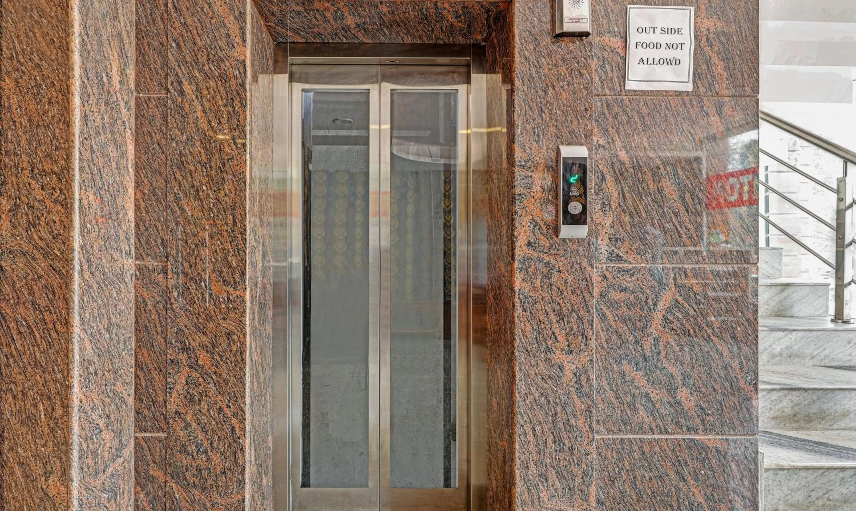 elevator in Treebo Silver Stallion