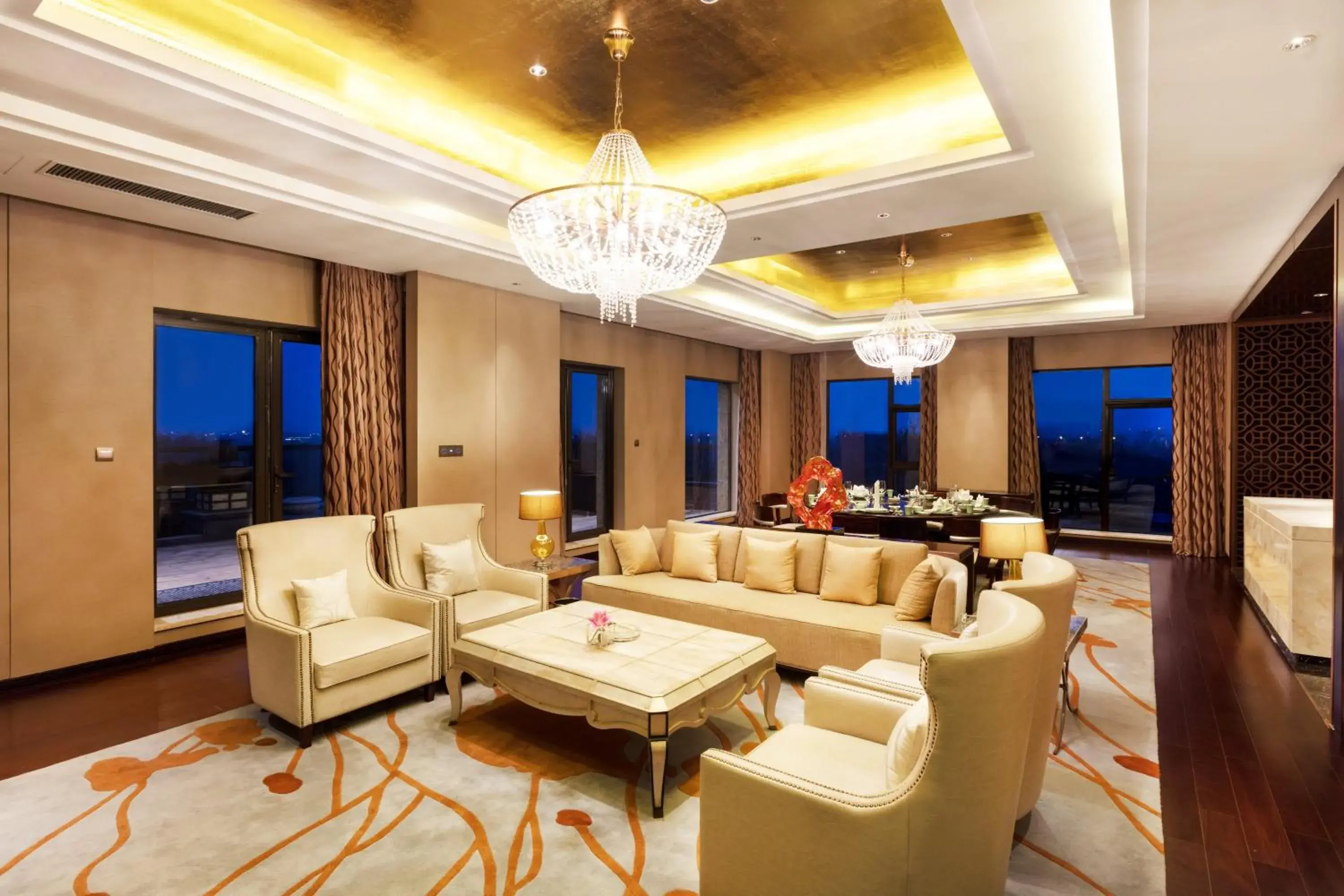 Photo of the whole room, Seating Area in Crowne Plaza Xuzhou Dalong Lake, an IHG Hotel