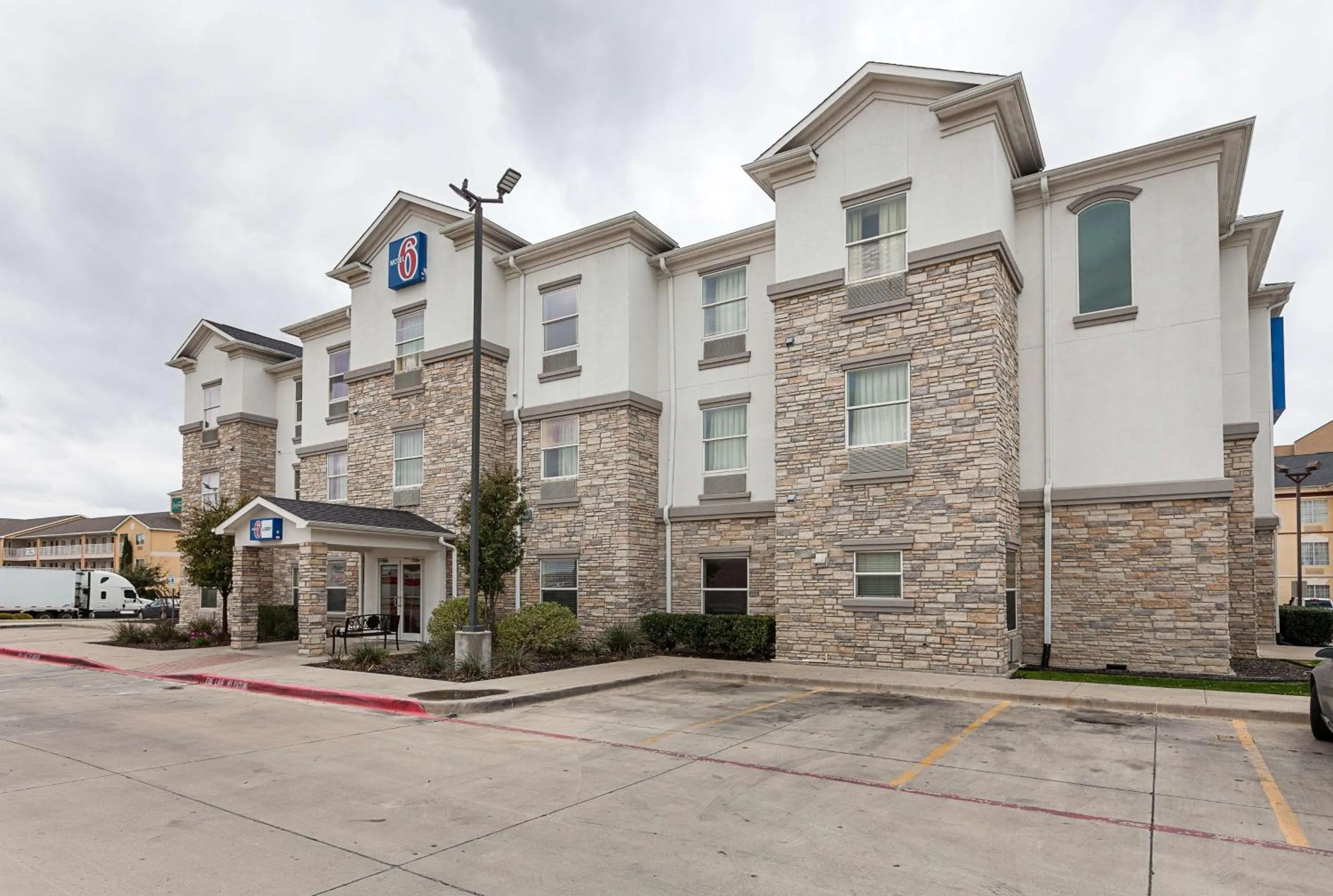 Property building in Motel 6-Fort Worth, TX