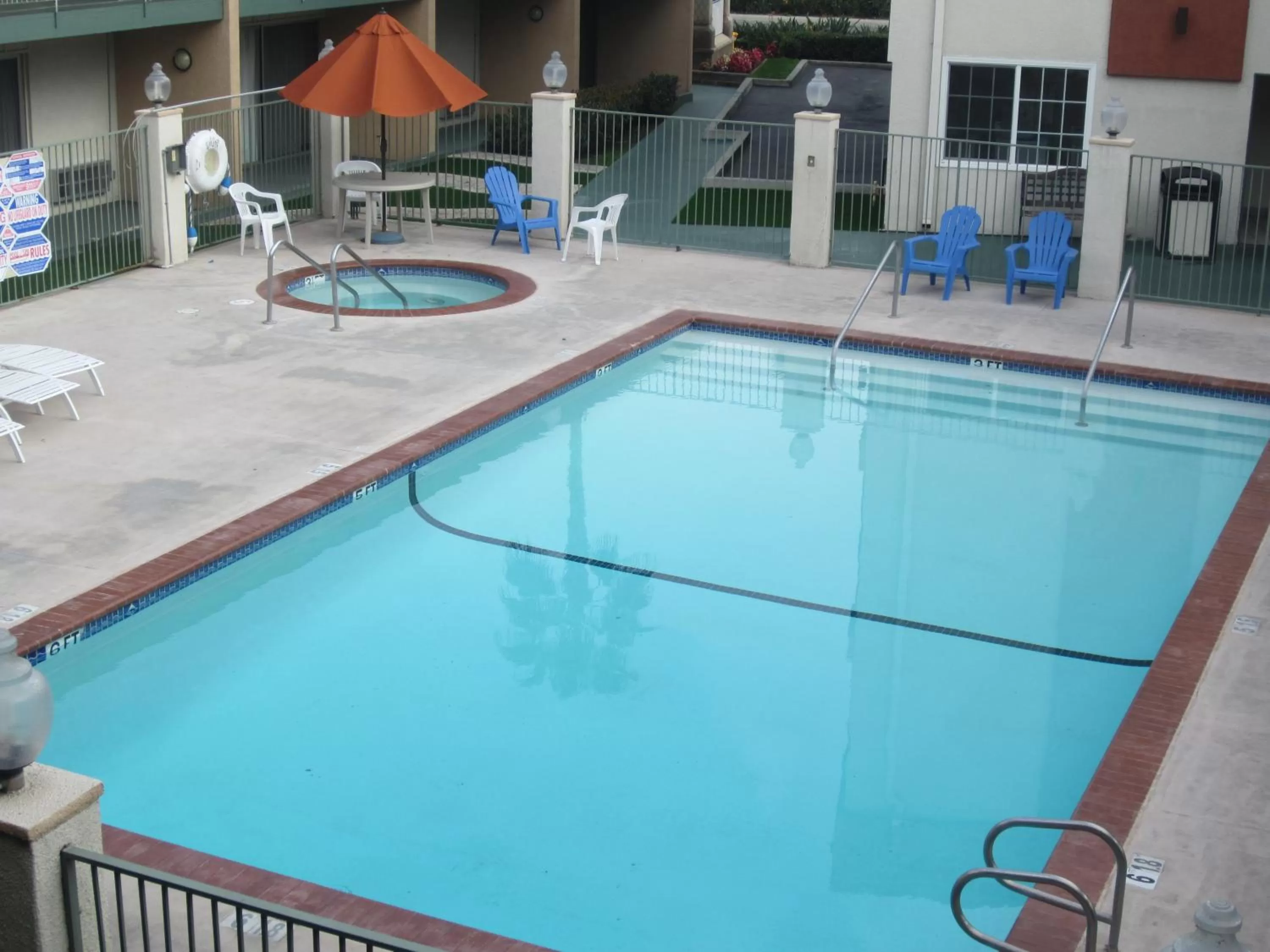 Swimming pool in Travelodge Inn & Suites by Wyndham Anaheim on Disneyland Dr