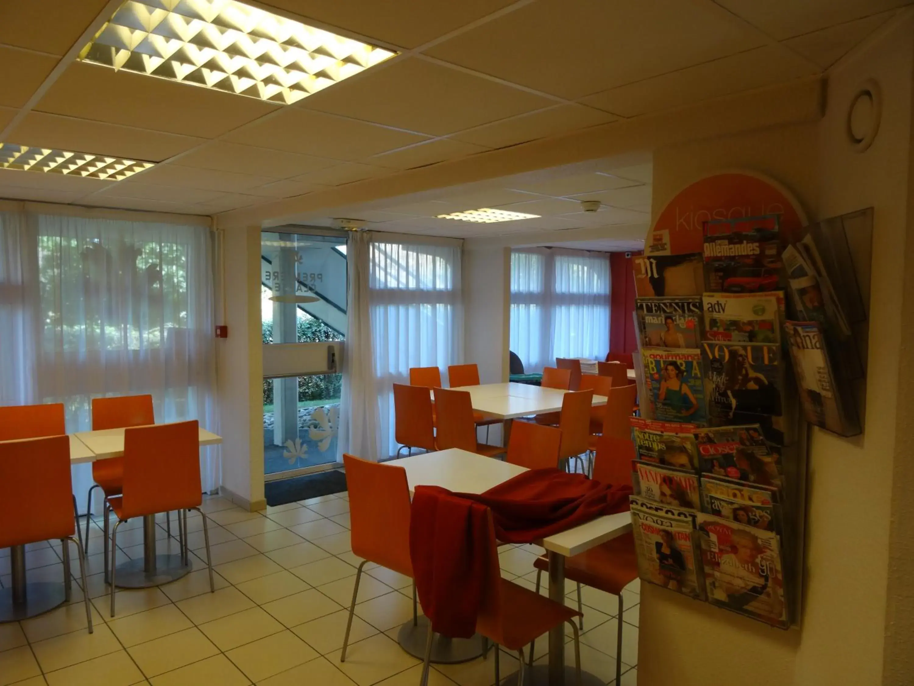 Lobby or reception, Restaurant/Places to Eat in Premiere Classe Lyon Sud - Chasse Sur Rhône