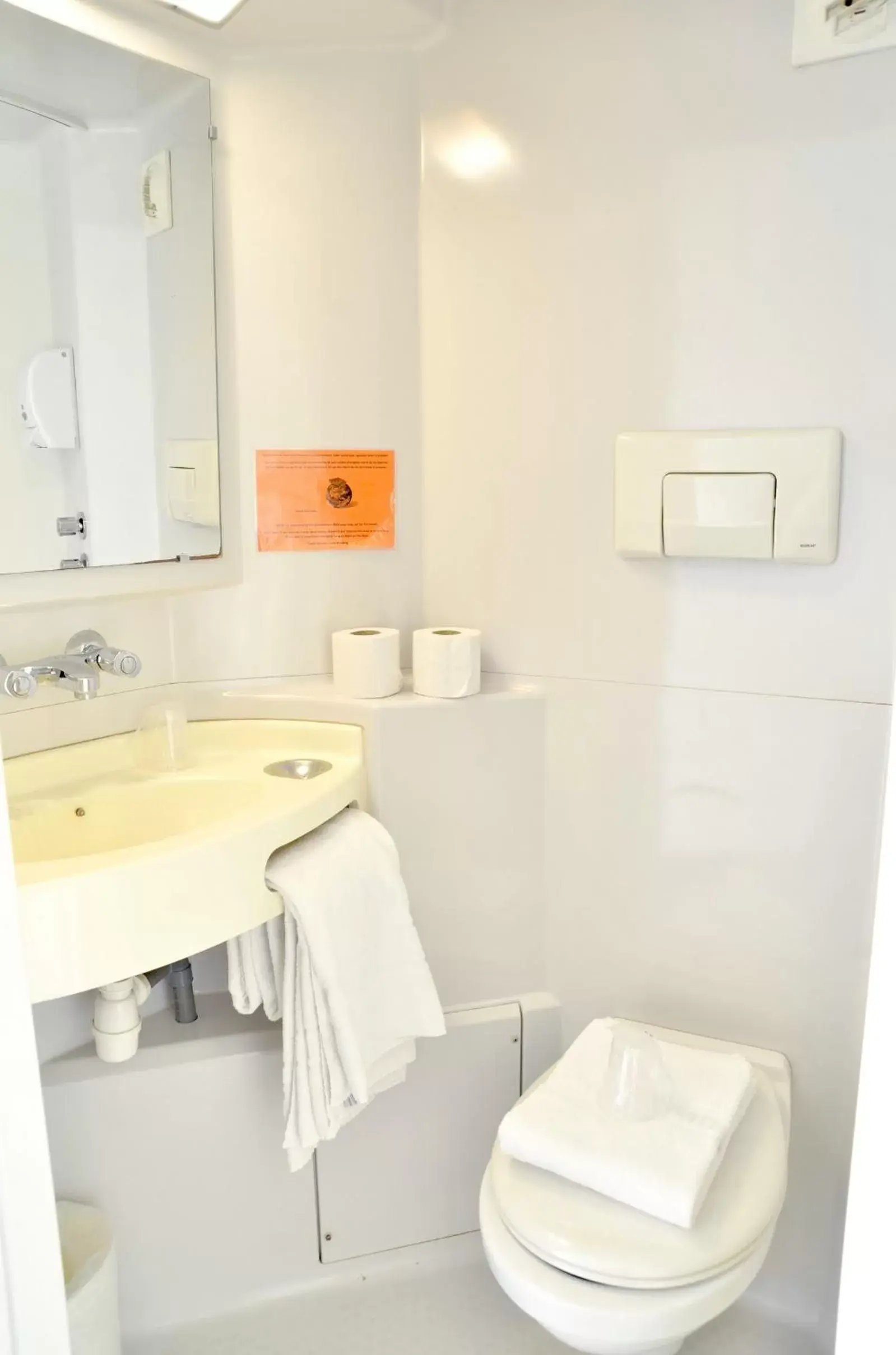 Bathroom in Mister Bed Chambray Les Tours