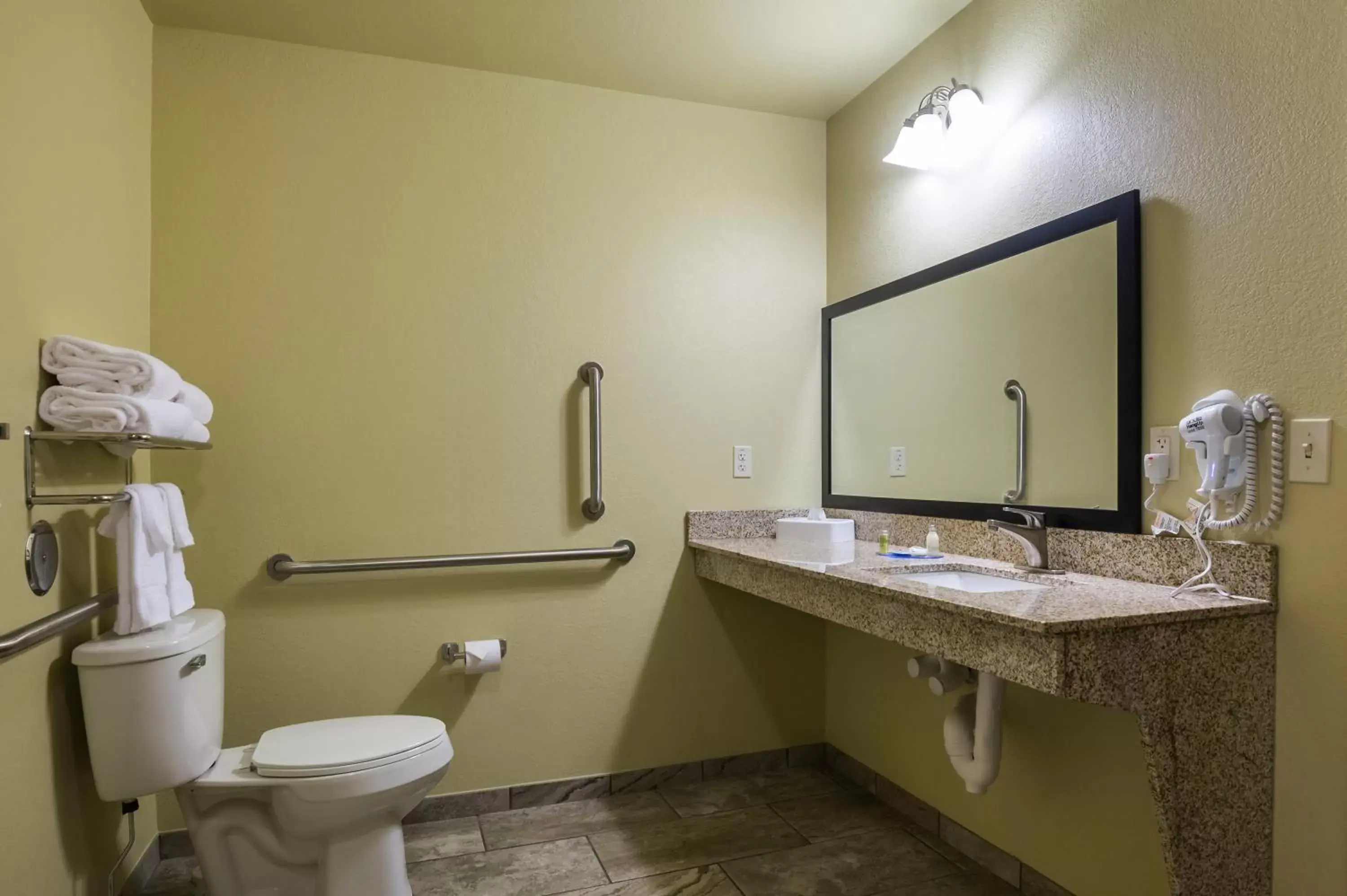 Bathroom in Cobblestone Inn & Suites - Altamont