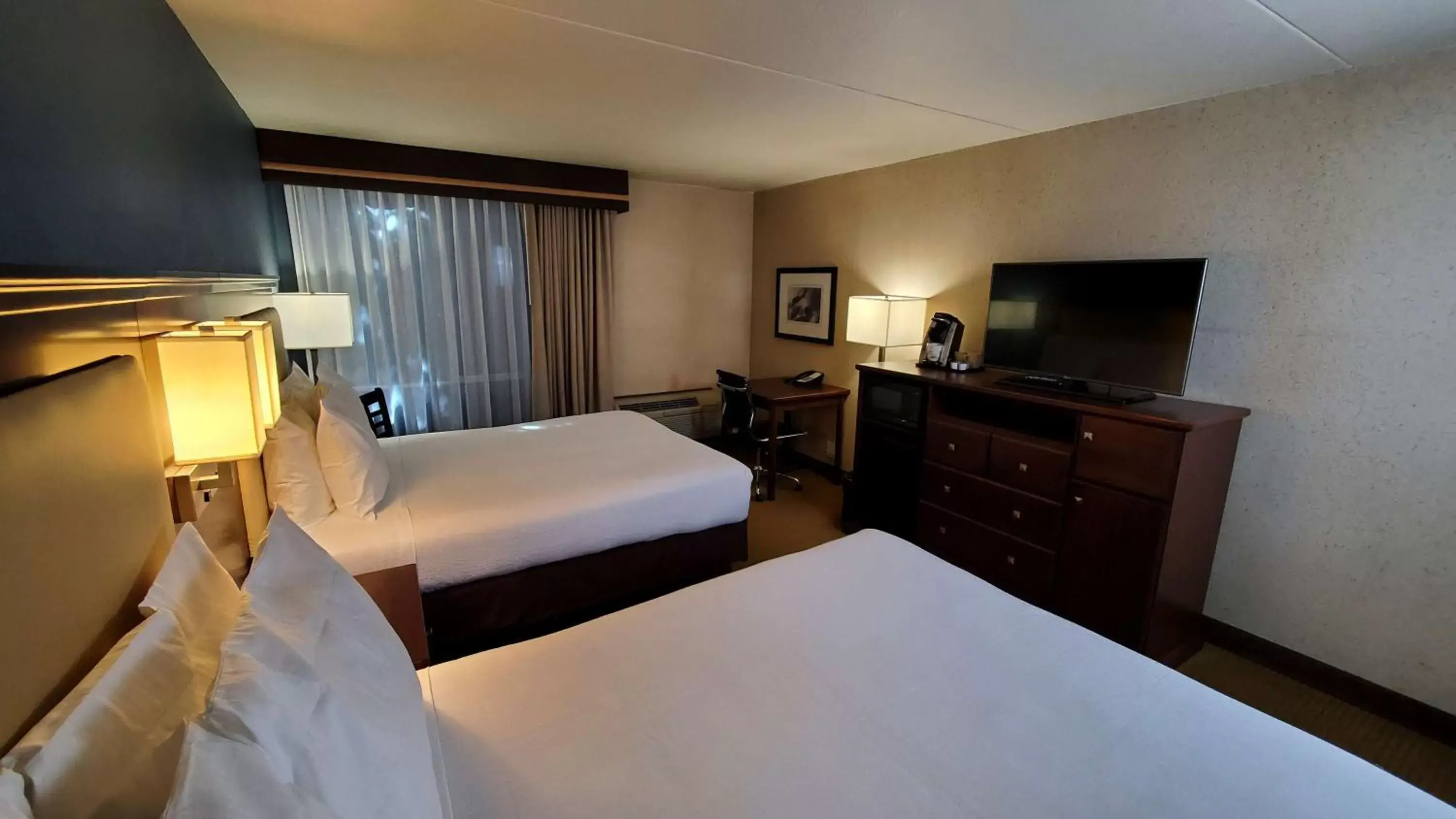 Photo of the whole room, Bed in Best Western Plus Coeur d'Alene Inn