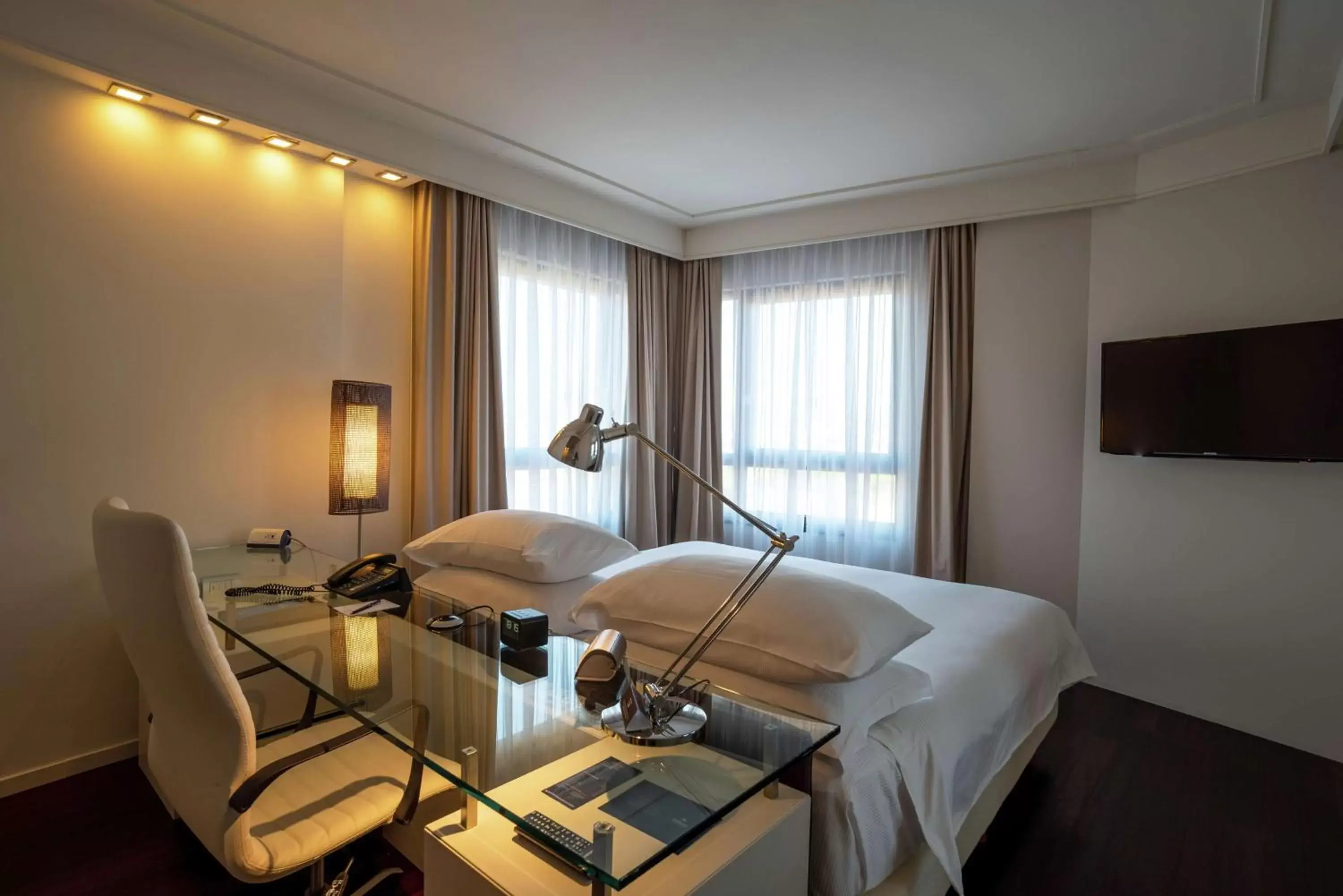Bedroom in Hilton Florence Metropole