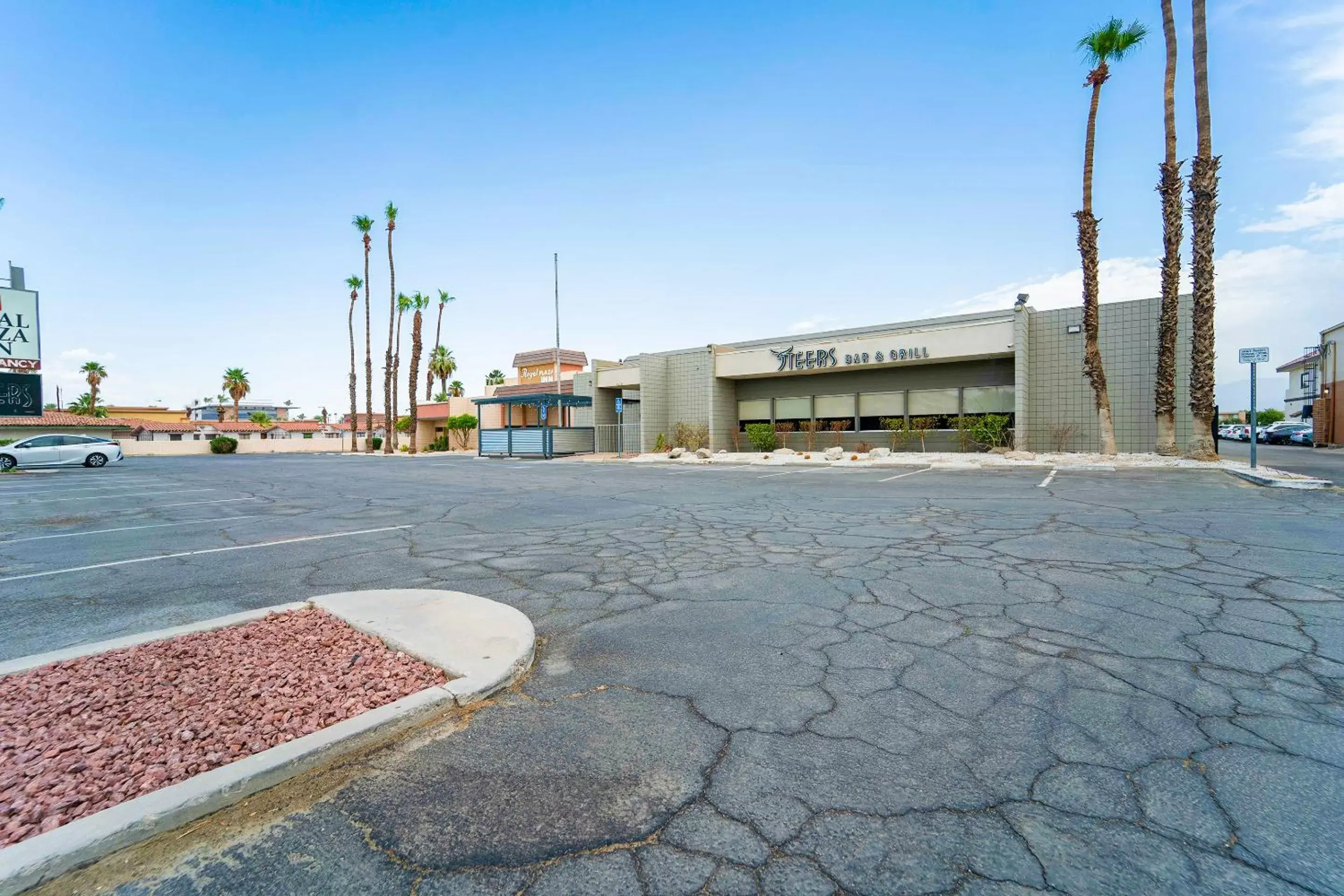 Property building in Royal Plaza Inn Property building in Royal Plaza Inn