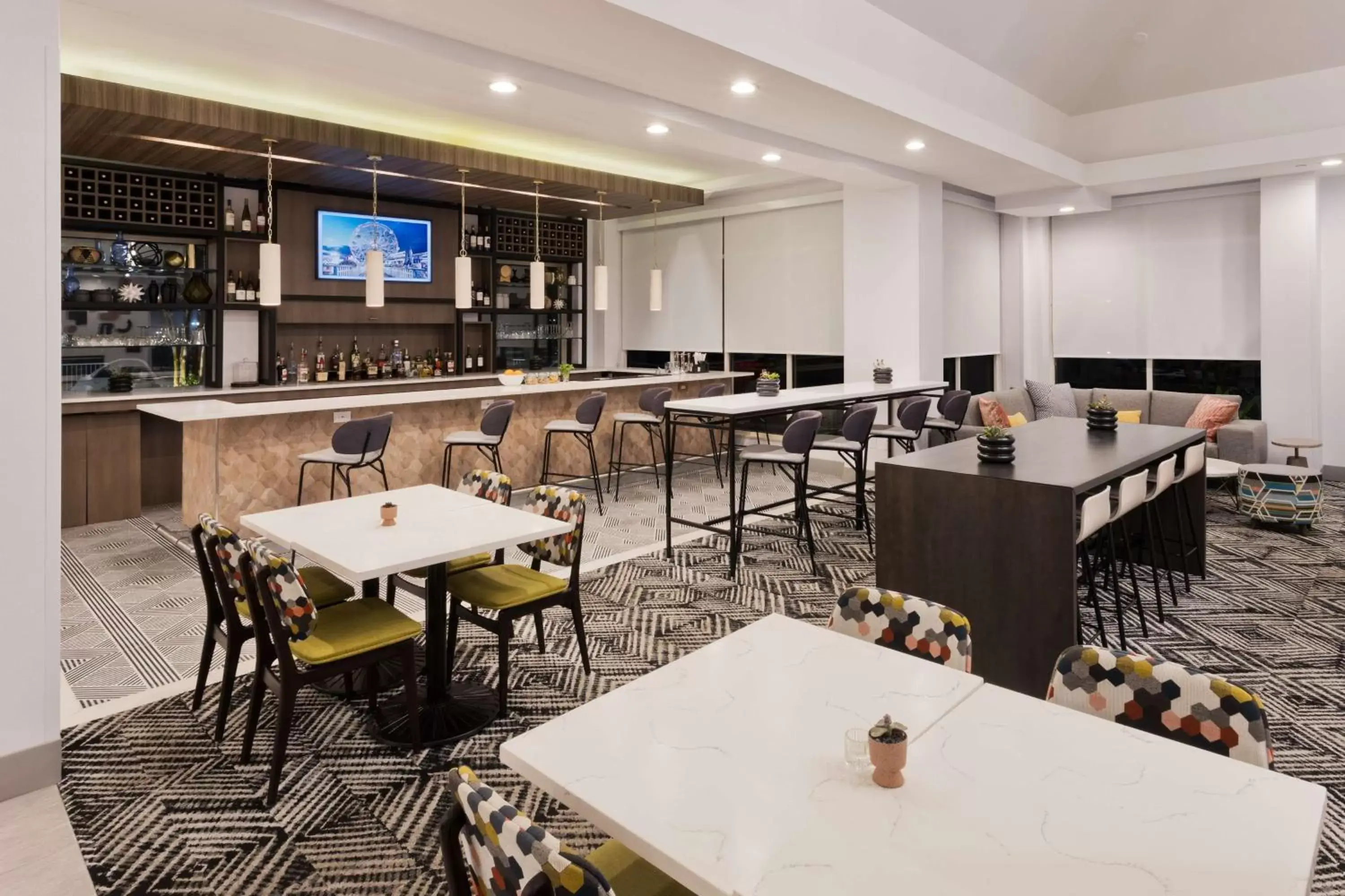 Lobby or reception, Restaurant/Places to Eat in Hilton Garden Inn Birmingham/Lakeshore Drive