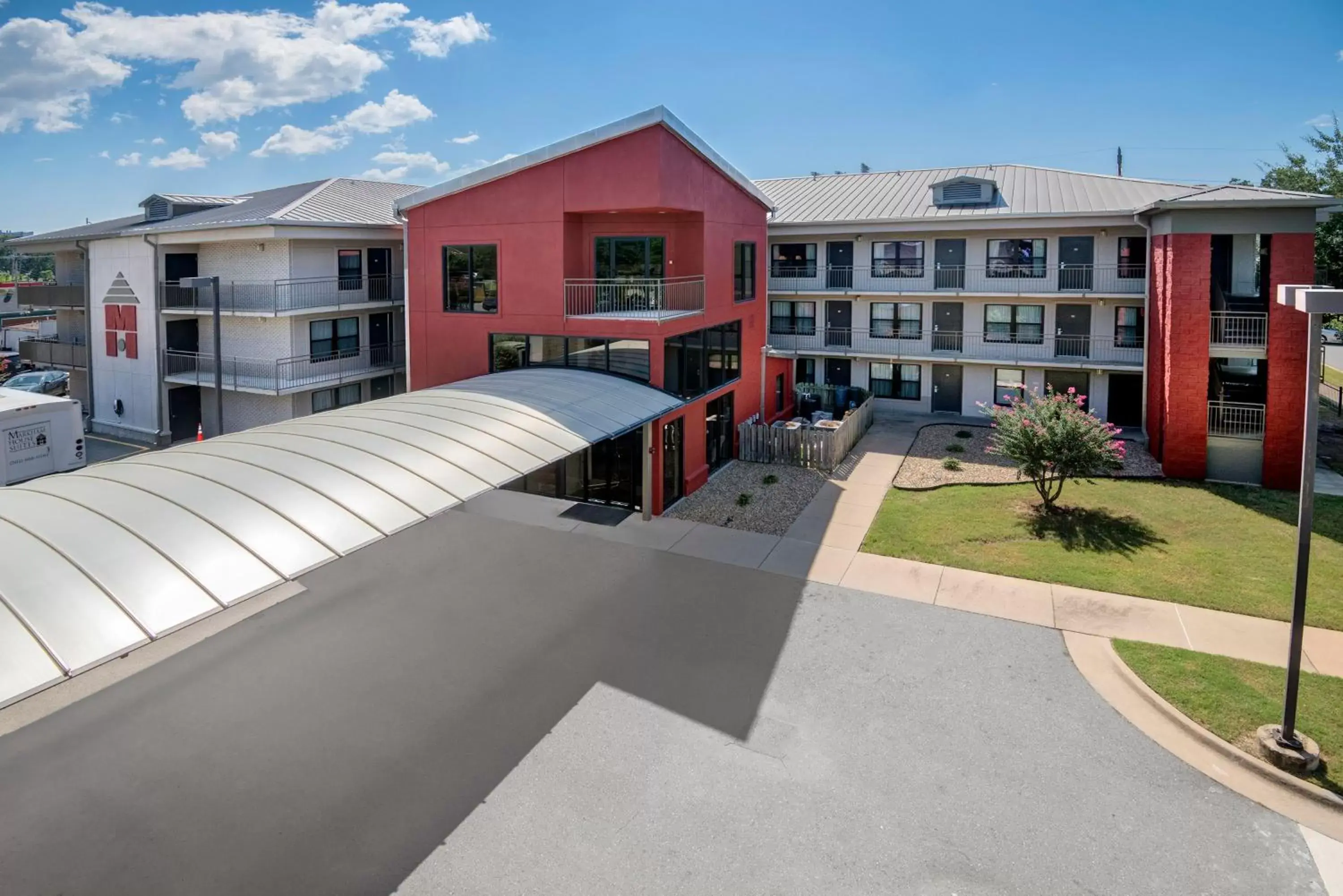 Property Building in Markham House Suites Little Rock Medical Center