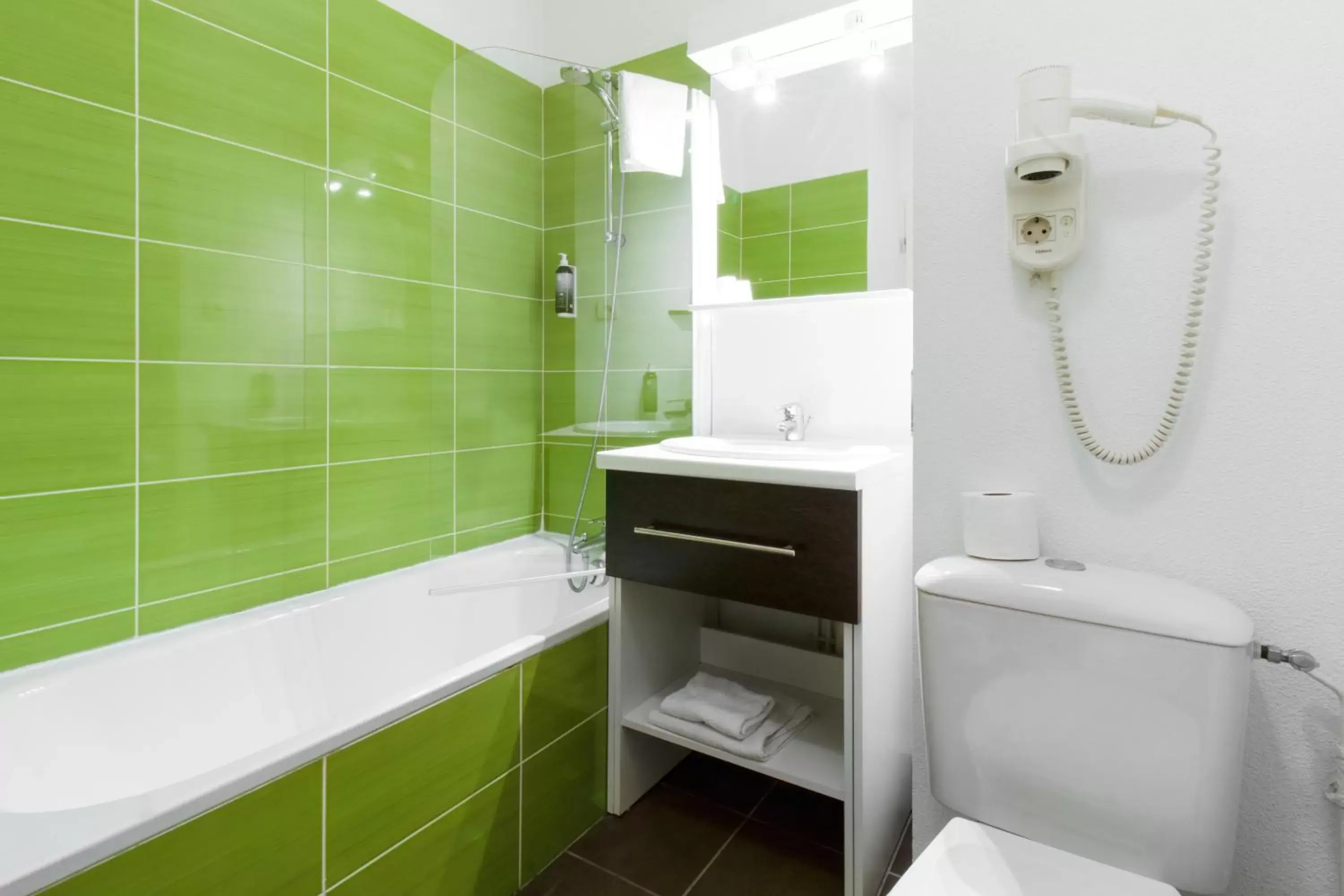 Bathroom in All Suites Pau – Zénith