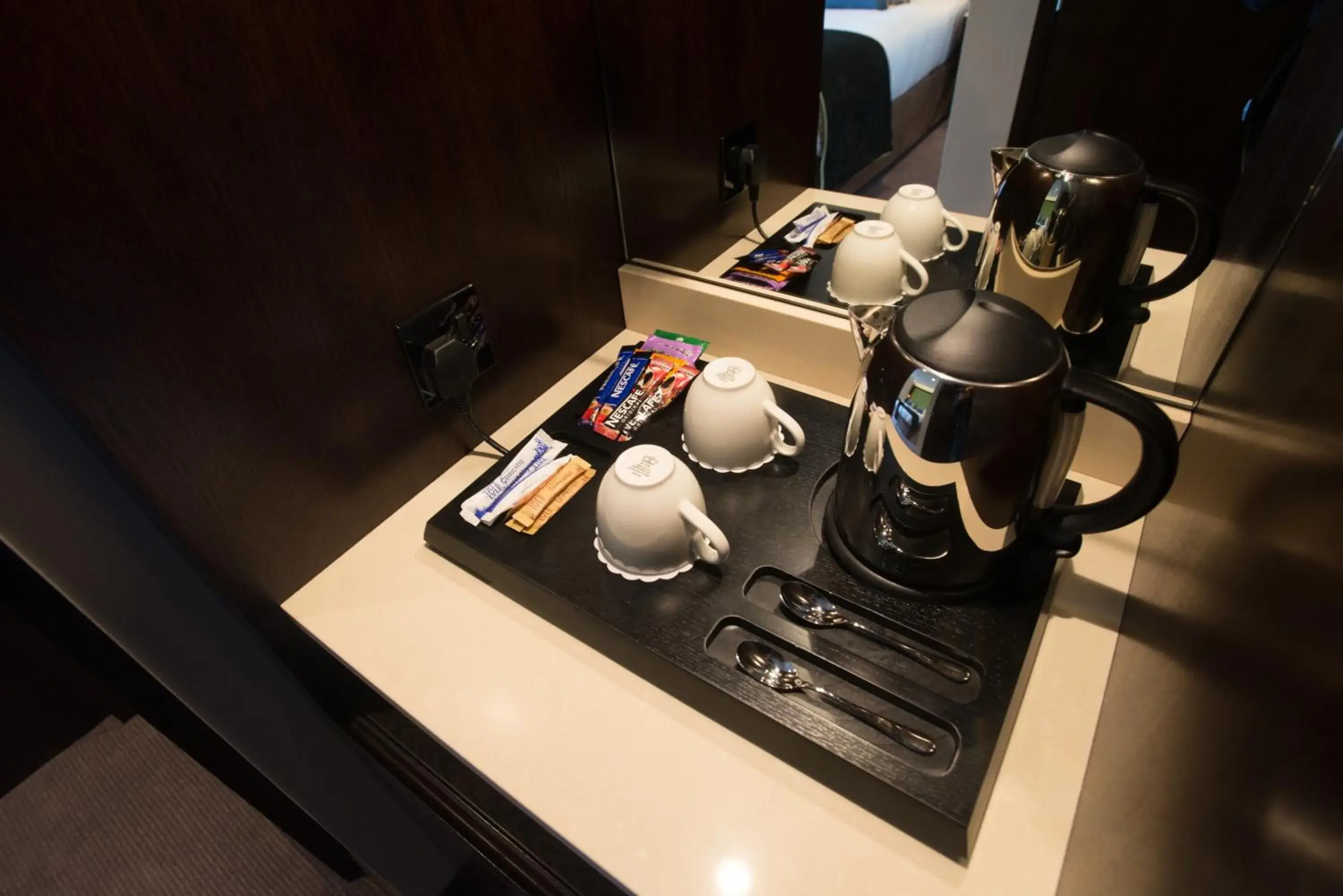 Coffee/tea facilities in St George's Hotel - Wembley