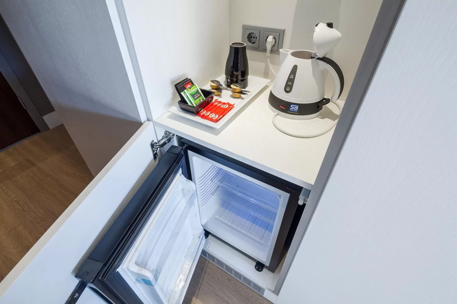 Coffee/tea facilities, Bed in Van der Valk Hotel Groningen-Westerbroek