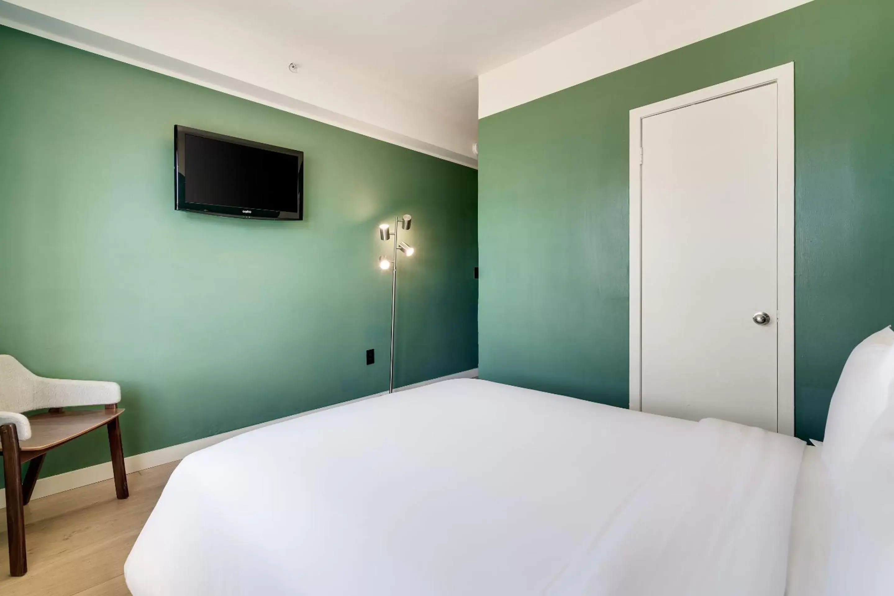 Bedroom, Bed in Greenview Hotel