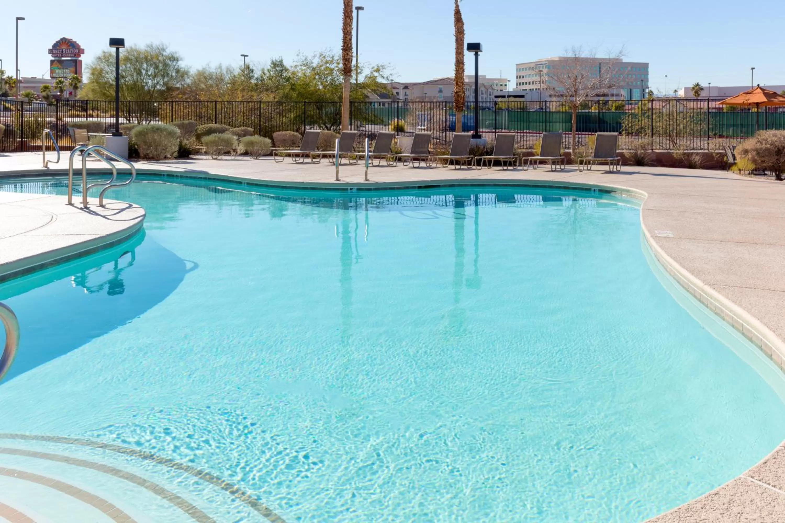 Swimming pool in Holiday Inn Express Hotel and Suites - Henderson by IHG