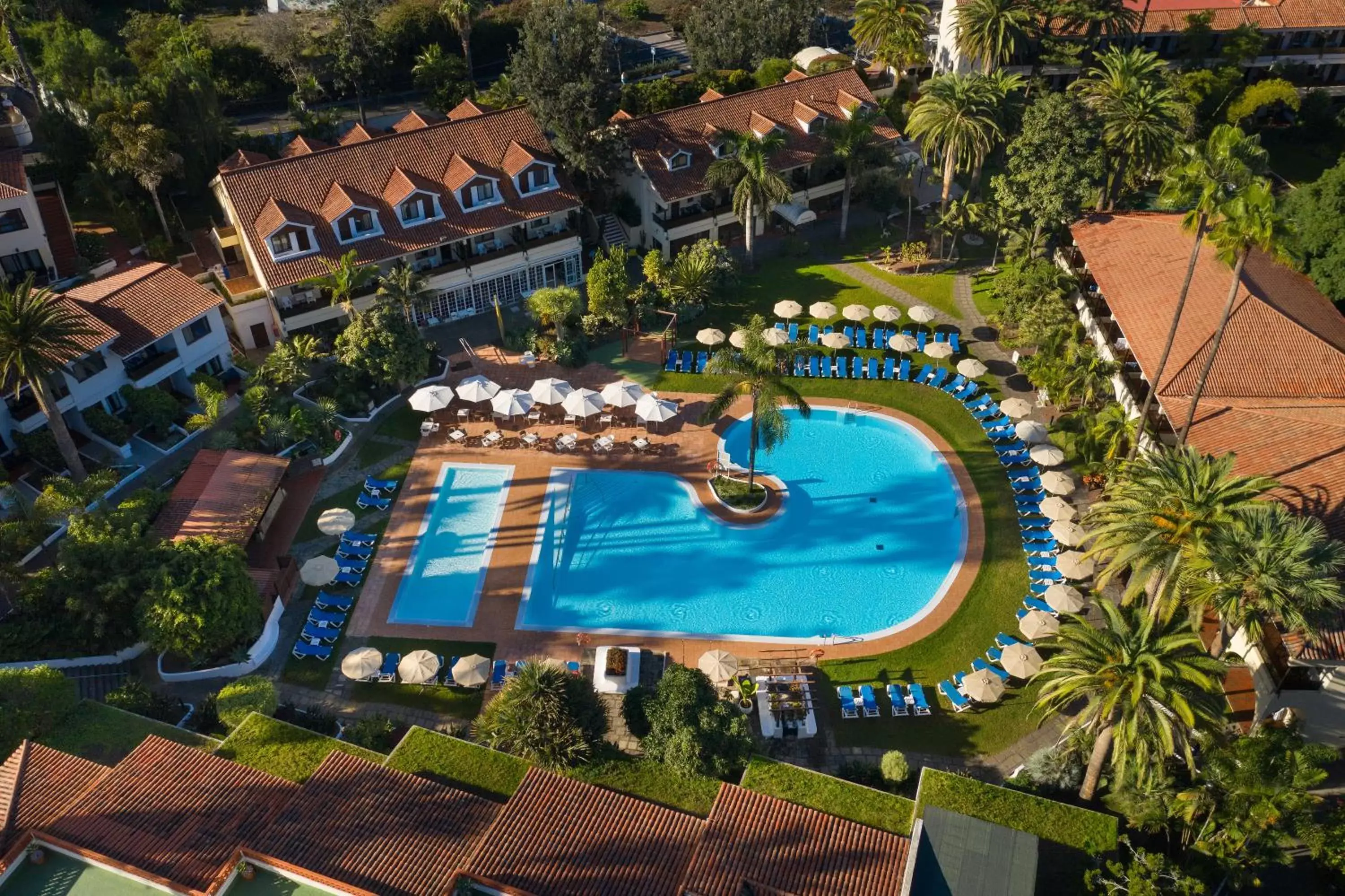 Swimming pool, Bird's-eye View in Parque San Antonio