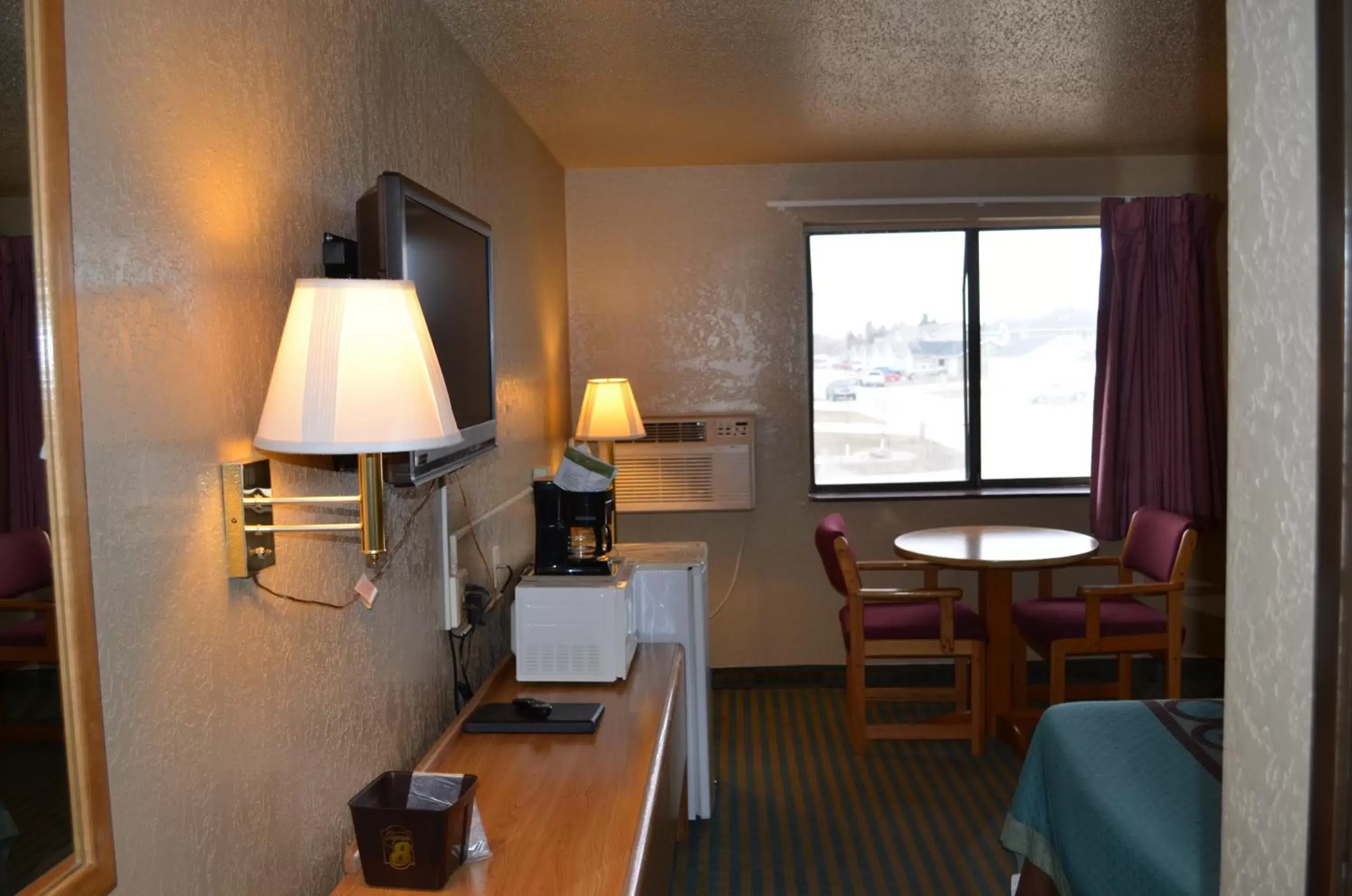 TV and multimedia in Super 8 by Wyndham Devils Lake