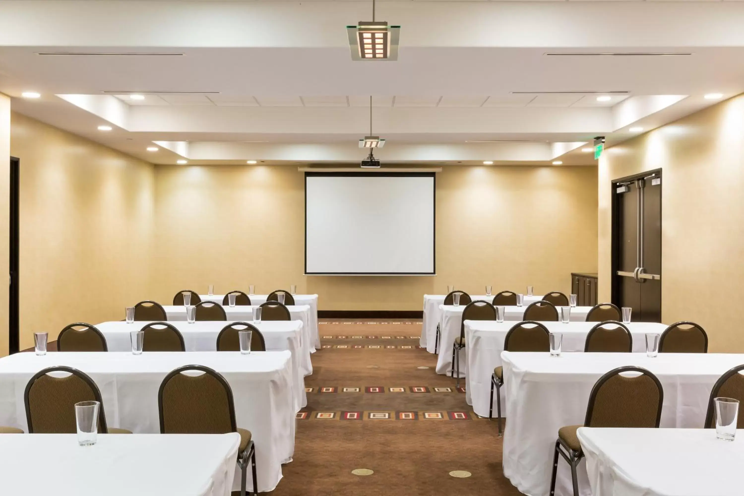Meeting/conference room in Holiday Inn Temple - Belton, an IHG Hotel