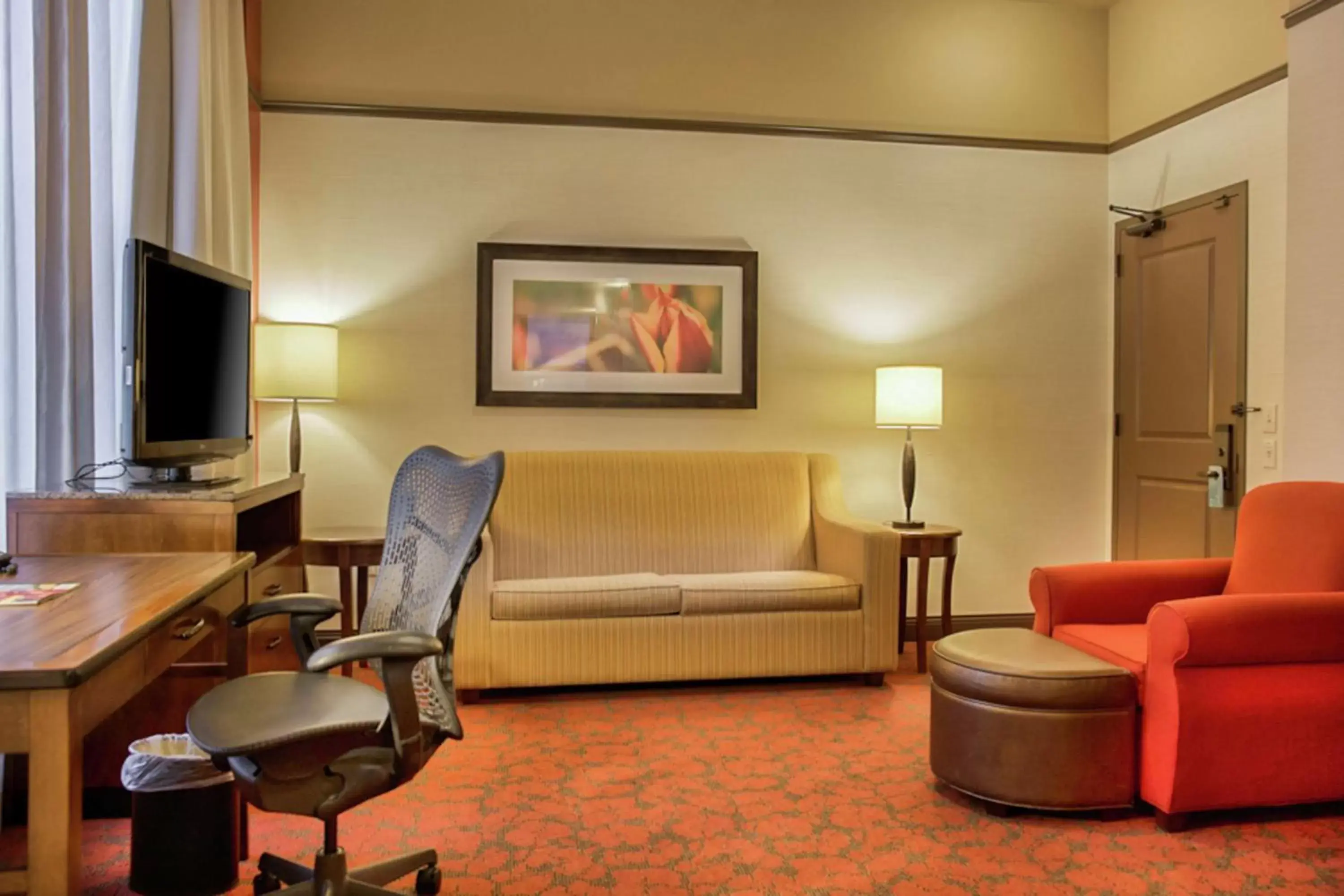 Bedroom, Seating Area in Hilton Garden Inn Milwaukee Downtown