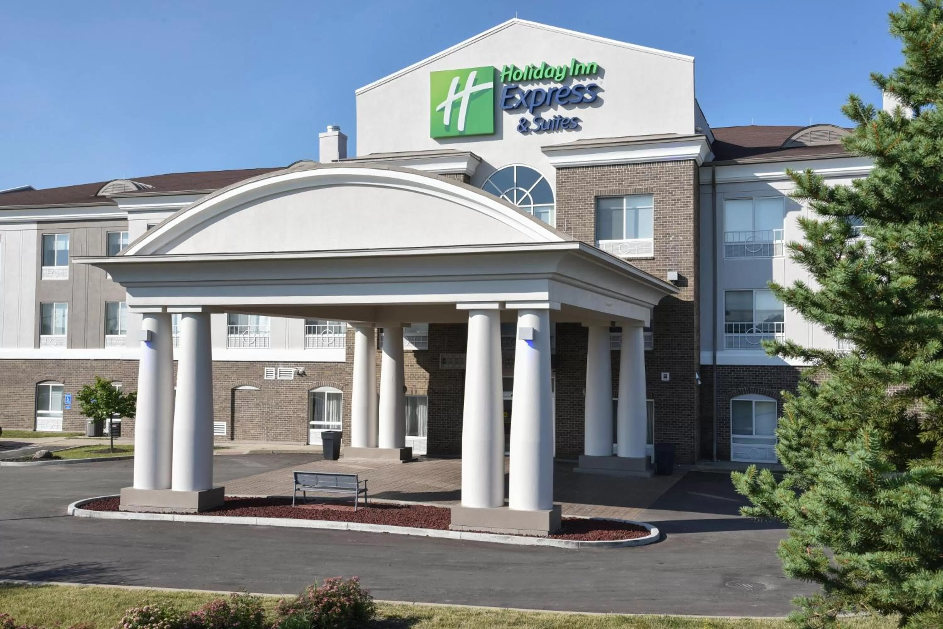 Property building in Holiday Inn Express Hotel & Suites Richwood - Cincinnati South by IHG