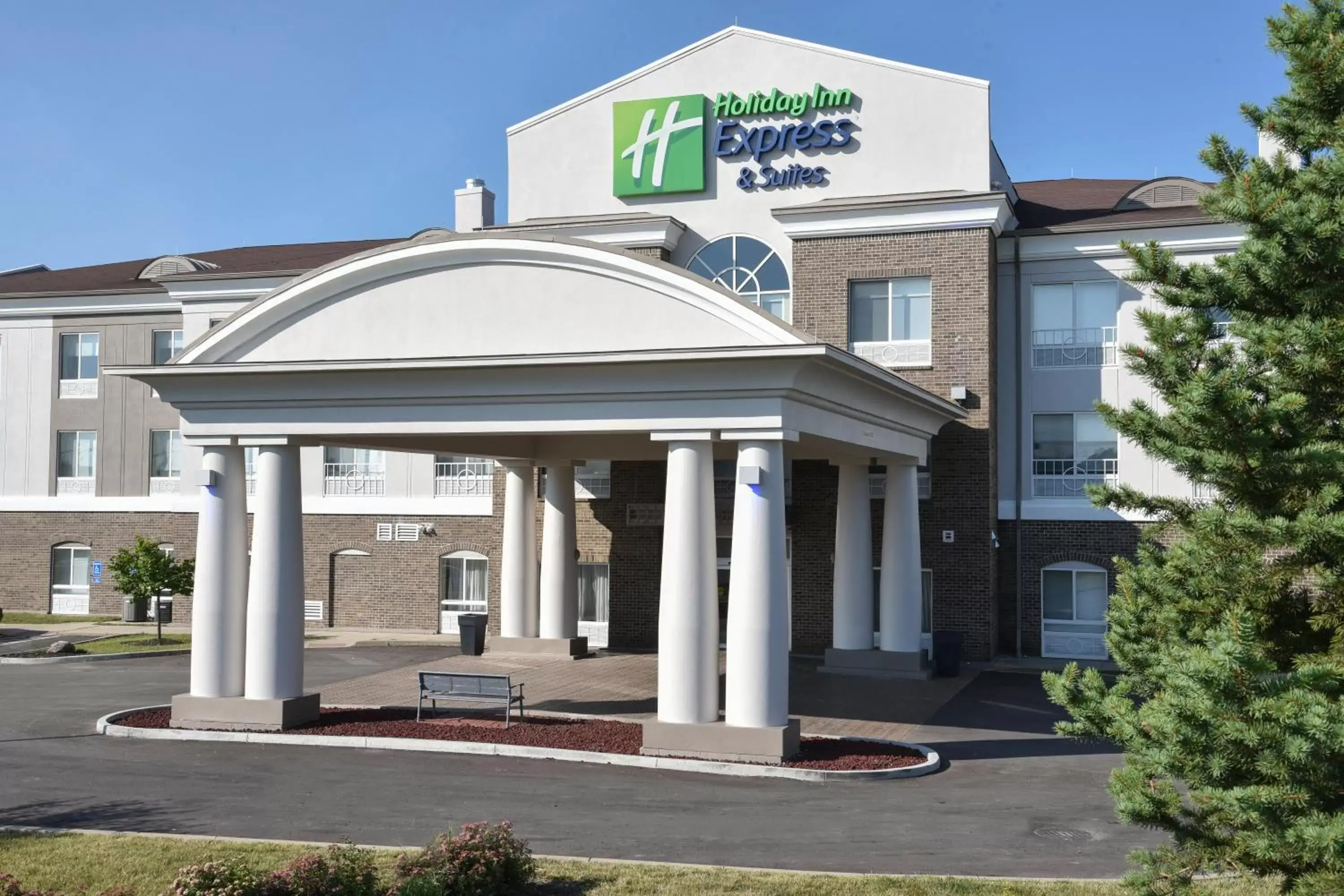 Property building in Holiday Inn Express Hotel & Suites Richwood - Cincinnati South by IHG Property building in Holiday Inn Express Hotel & Suites Richwood - Cincinnati South by IHG