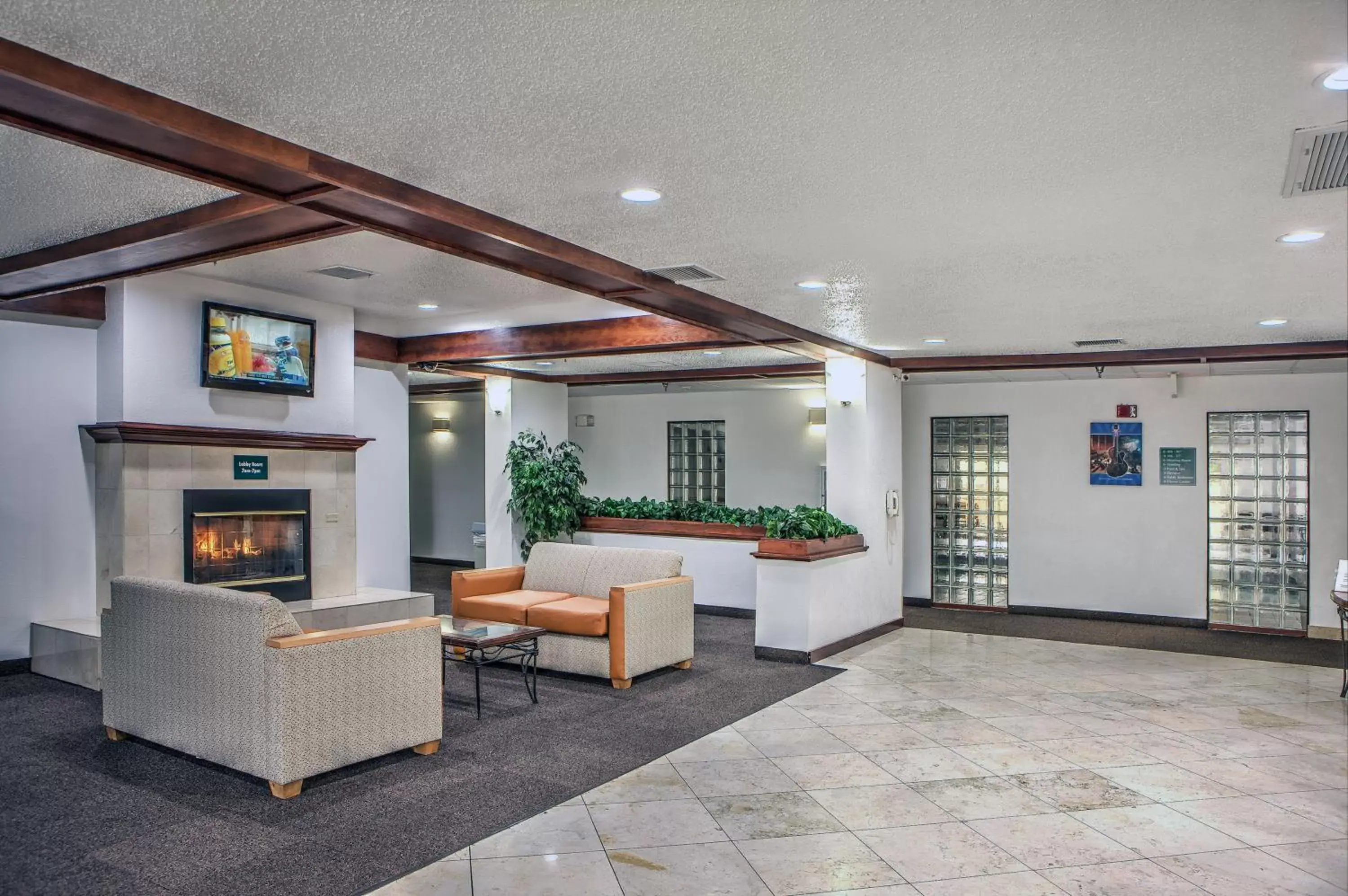 Lobby or reception, Lounge/Bar in Motel 6-Dallas, TX - Northwest