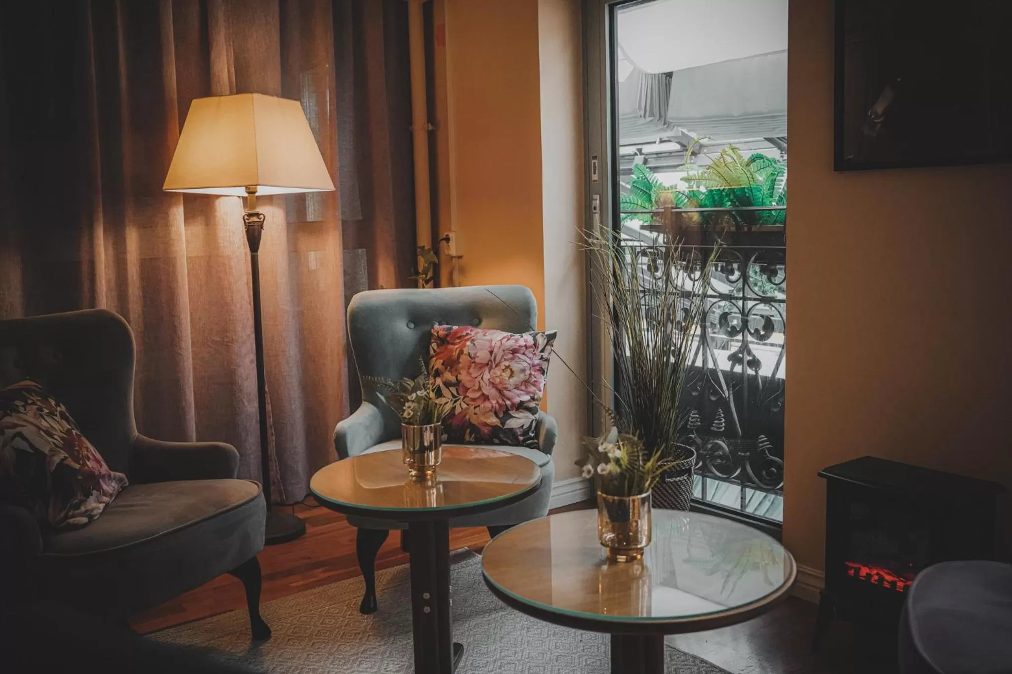 Seating area in Mojo Hotell