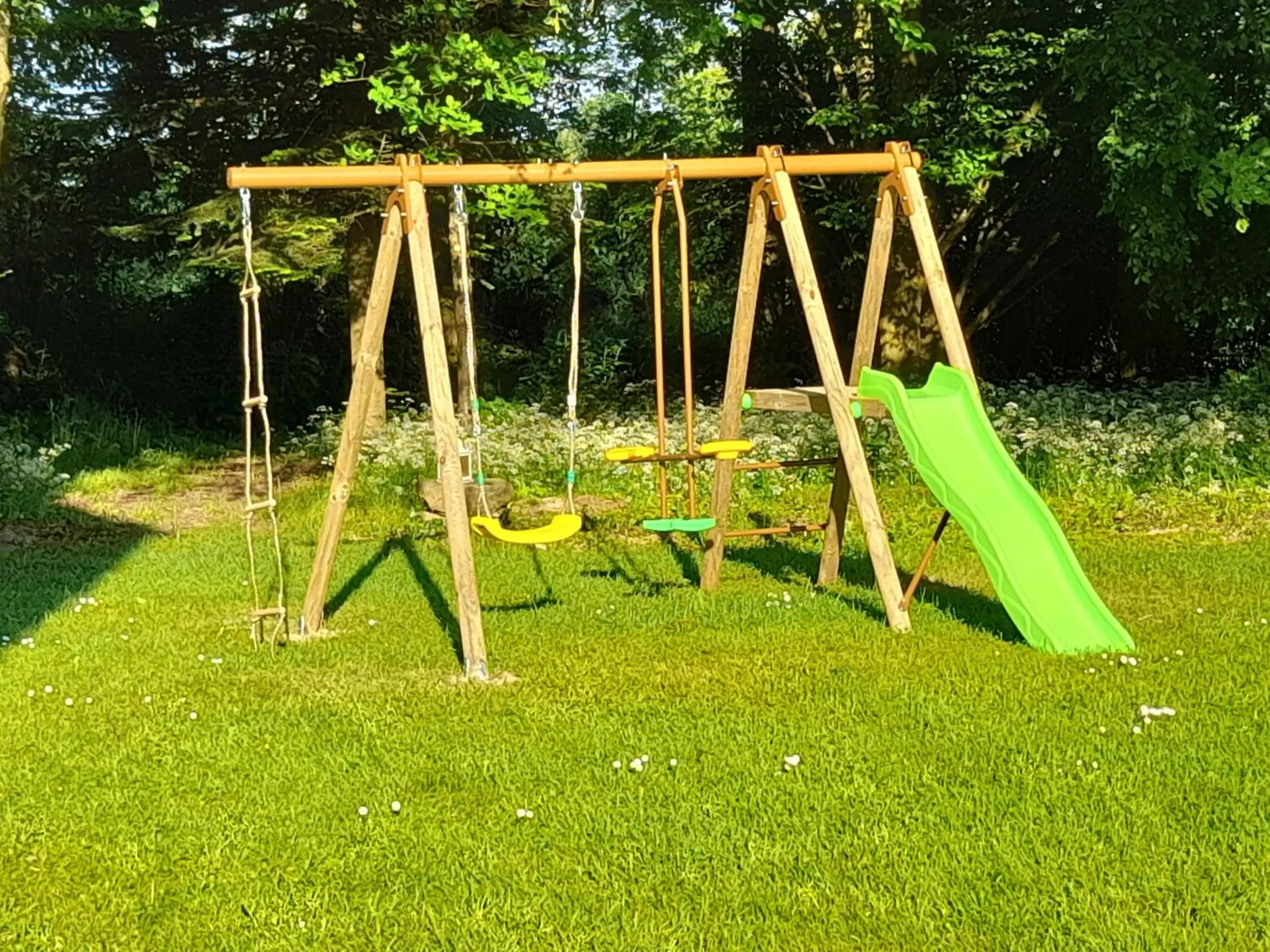 Children play ground, Children's Play Area in Bed and Breakfast Saultchevreuil, au Mont Saint Michel