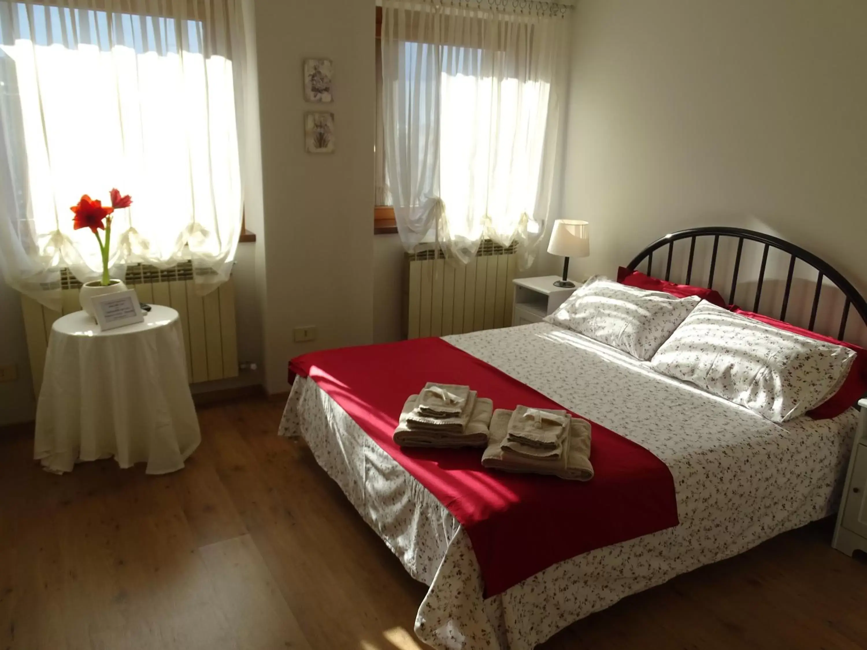 Photo of the whole room, Bed in La casa di Clara