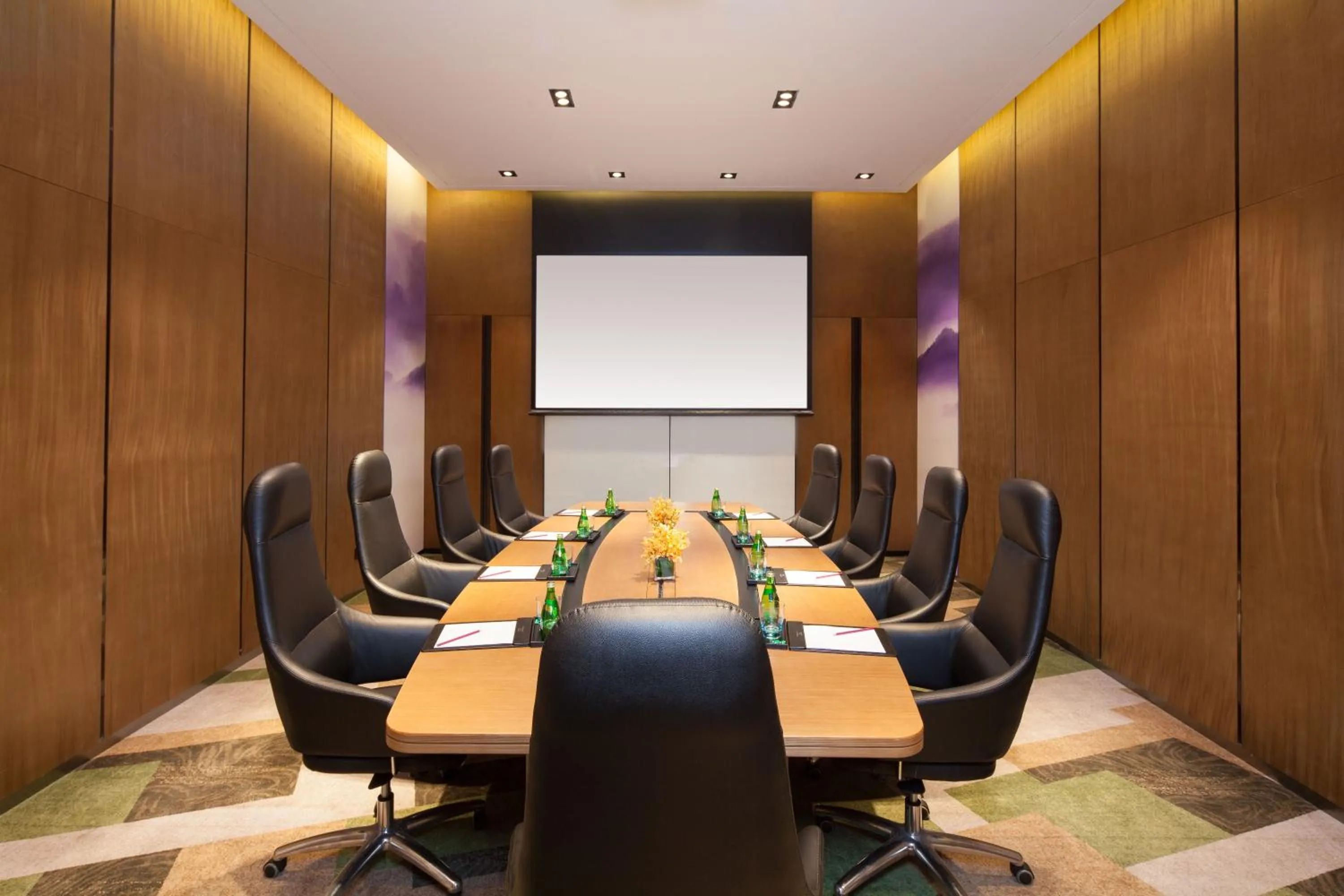 Meeting/conference room in Crowne Plaza Kunshan by IHG