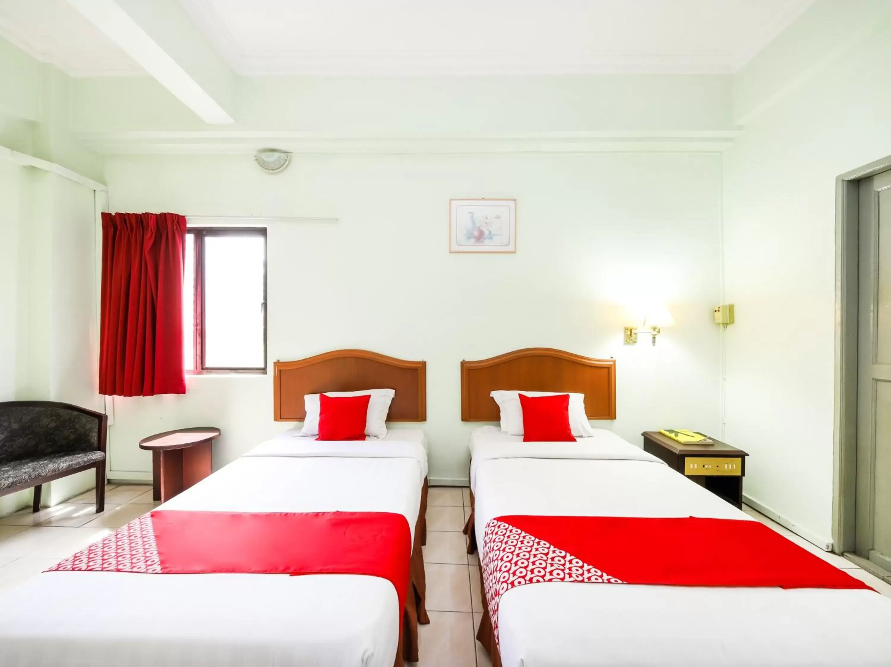 Bedroom, Bed in Grand Supreme Hotel