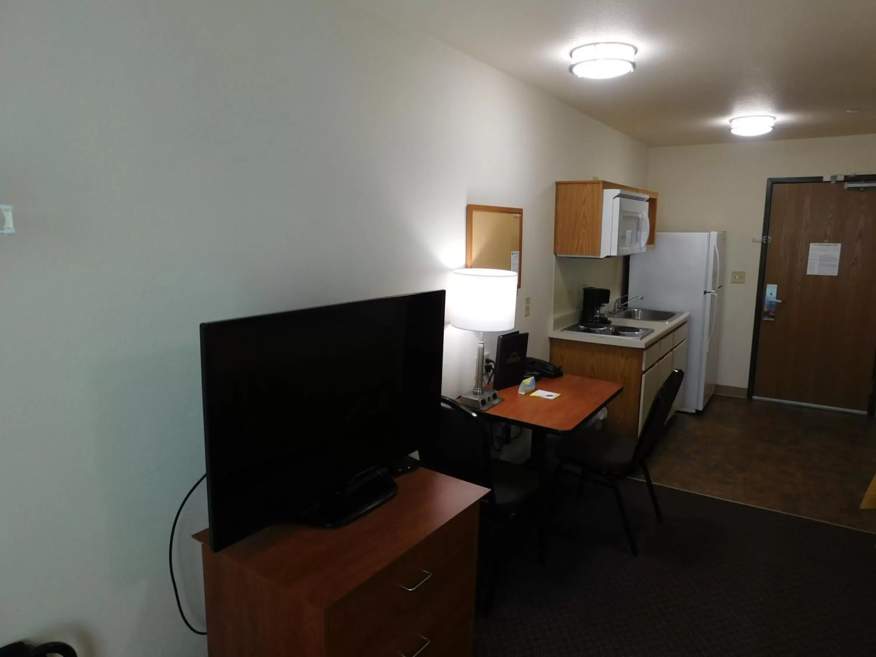 Photo of the whole room, TV/Entertainment Center in Days Inn & Suites by Wyndham Rochester South