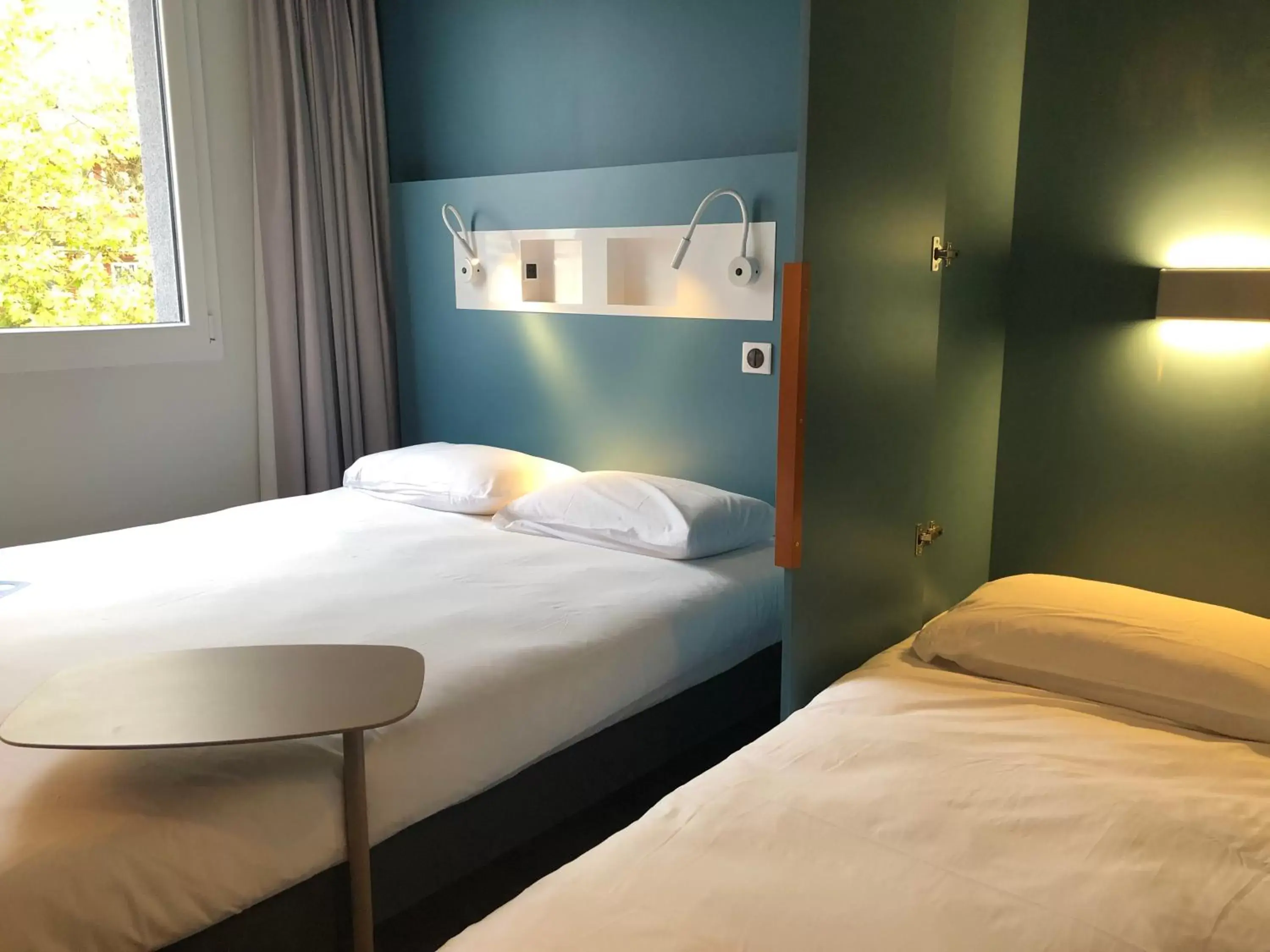 Bedroom, Bed in ibis budget Reims Parc Des Expositions