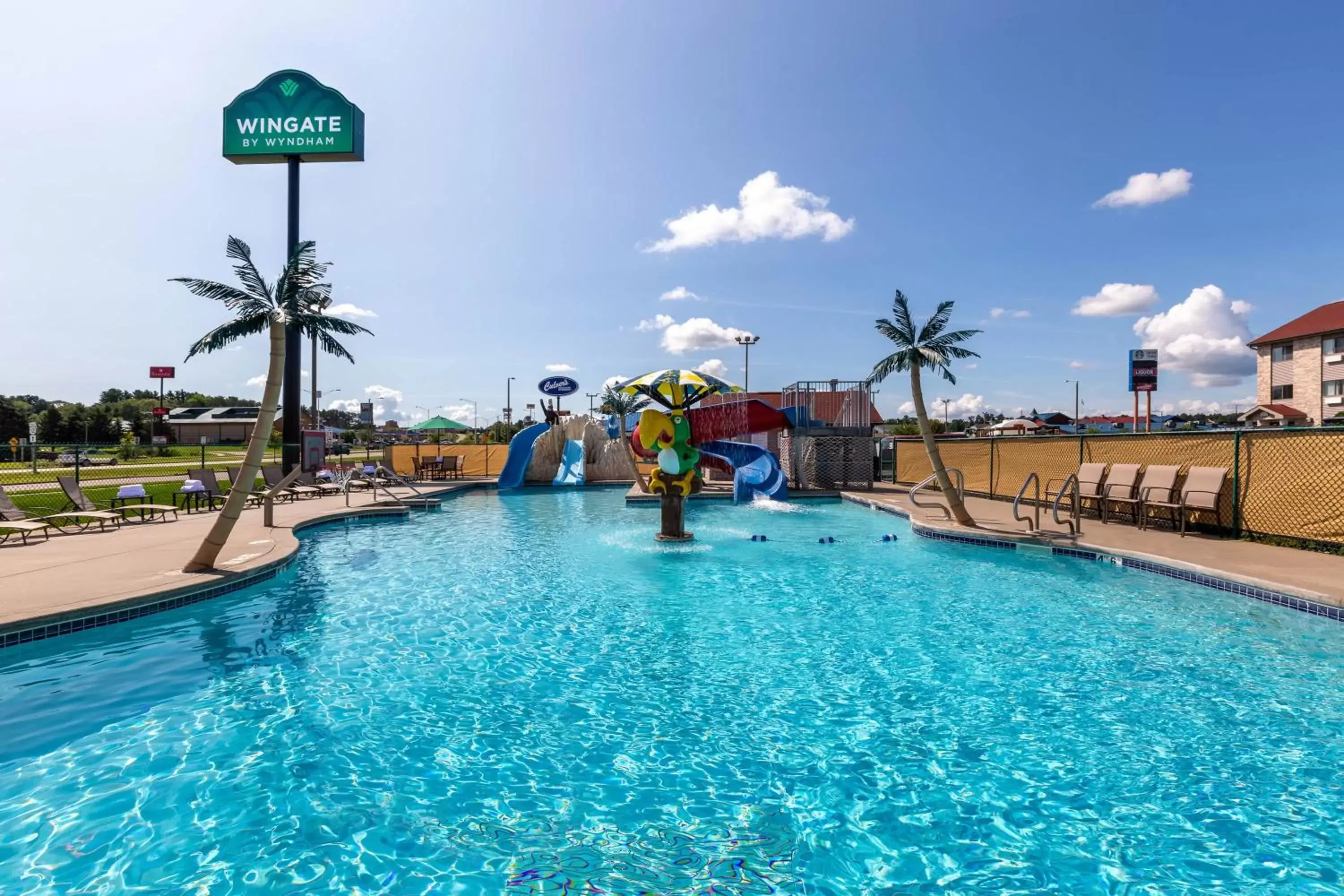 Swimming pool in Wingate by Wyndham Wisconsin Dells Waterpark Swimming pool in Wingate by Wyndham Wisconsin Dells Waterpark