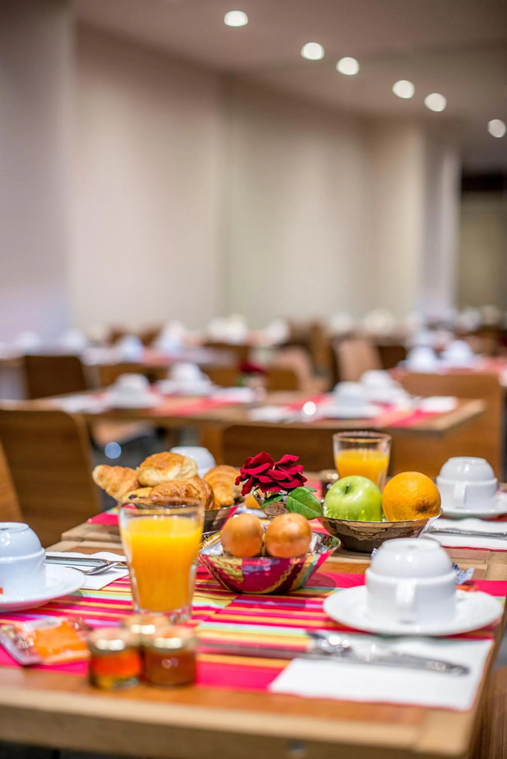 Restaurant/places to eat in Art Hotel Eiffel