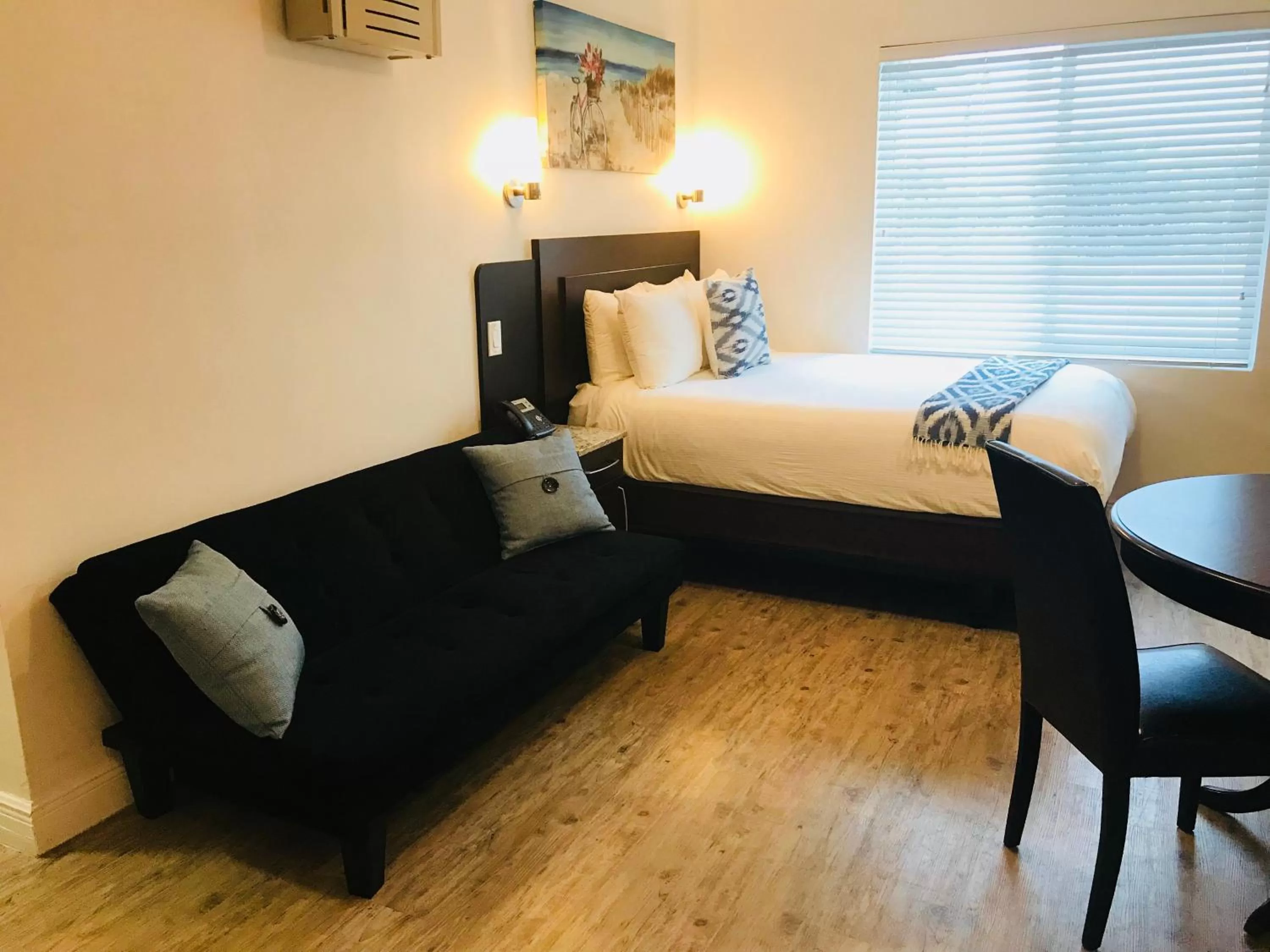 Seating area, Bed in Caribbean Resort Suites