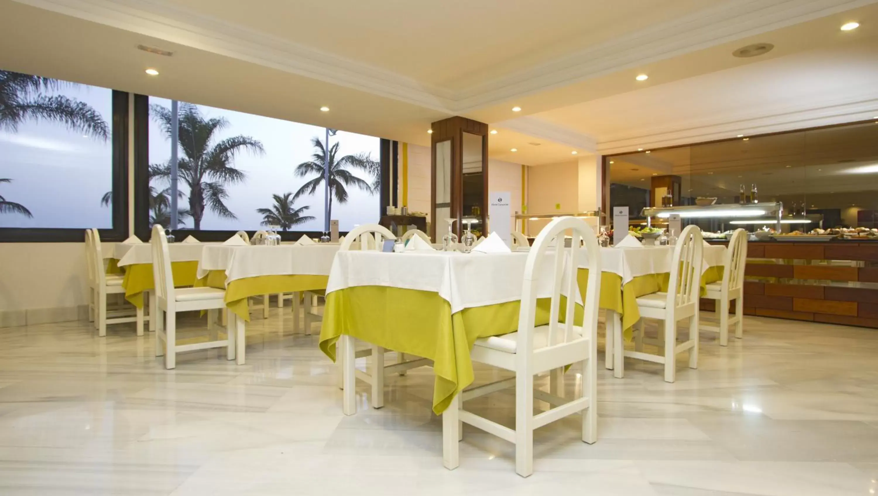 Restaurant/Places to Eat in Hotel Lancelot