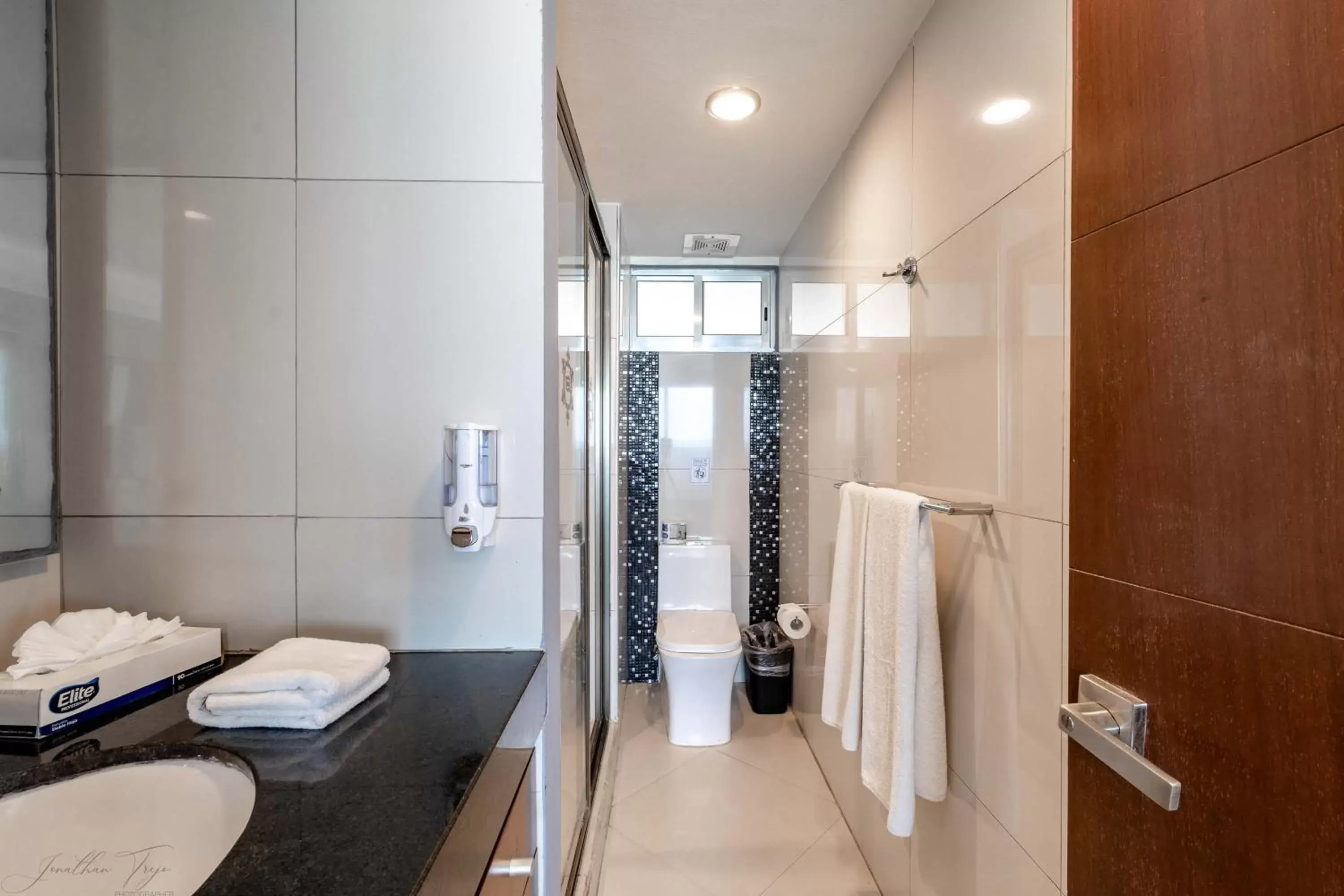 Bathroom in Ocean Dream Cancun by GuruHotel