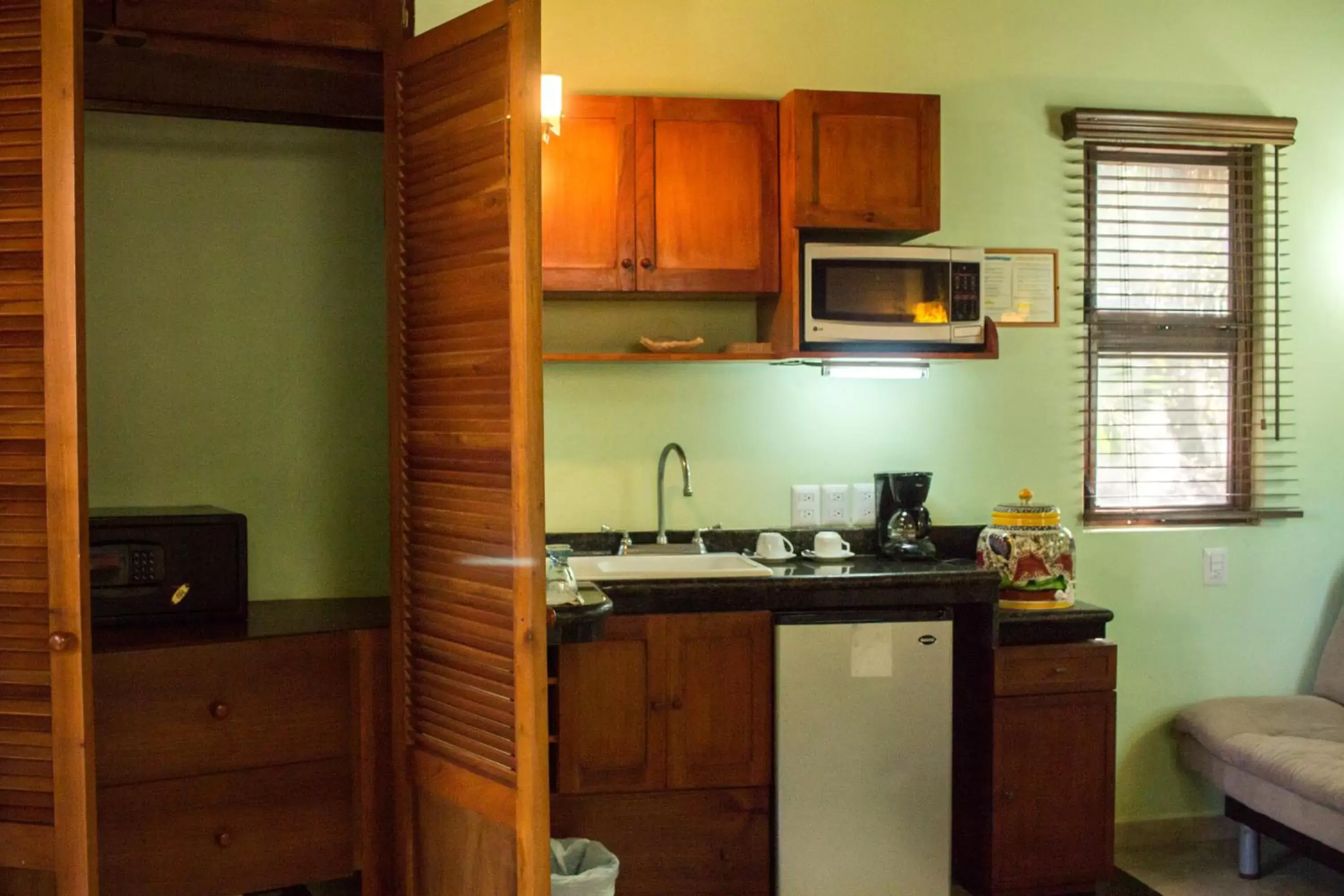 oven, Kitchen/Kitchenette in Cocos Cabañas Playa del Carmen Adults Only
