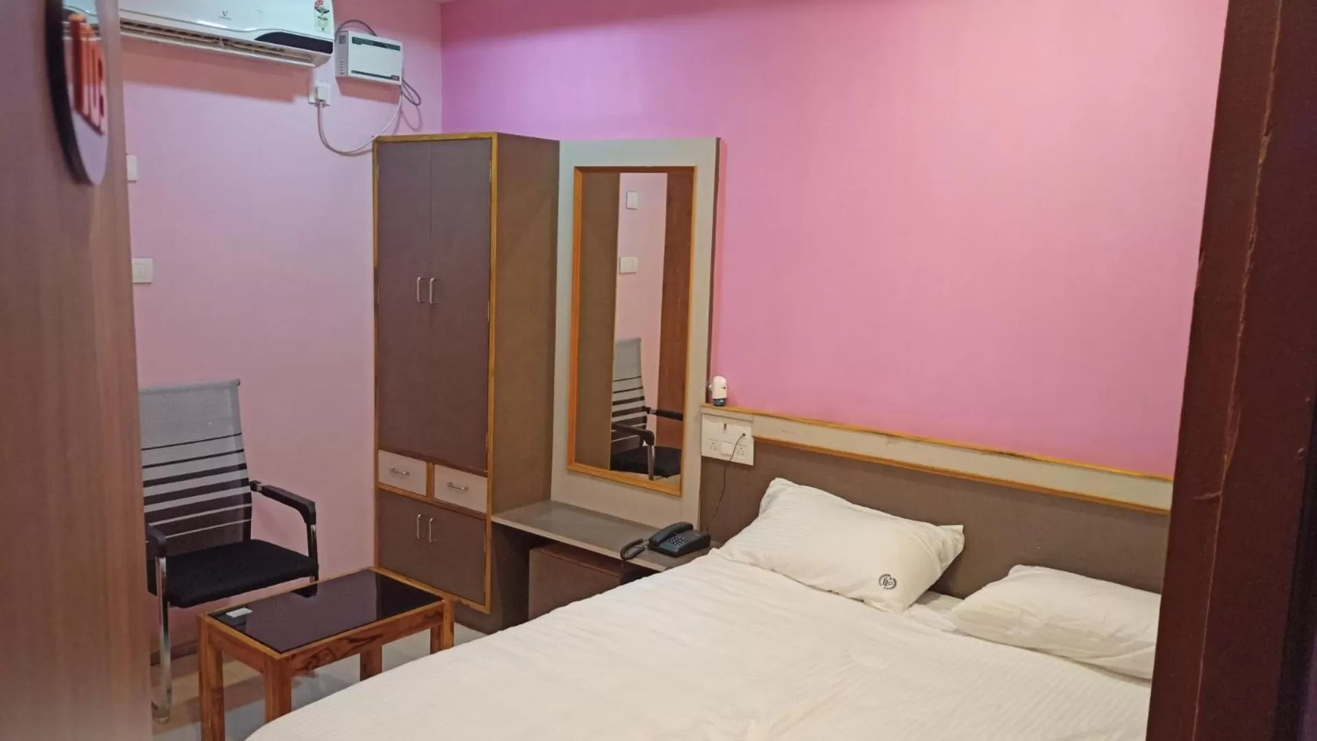 Bed in Aarthi Residency