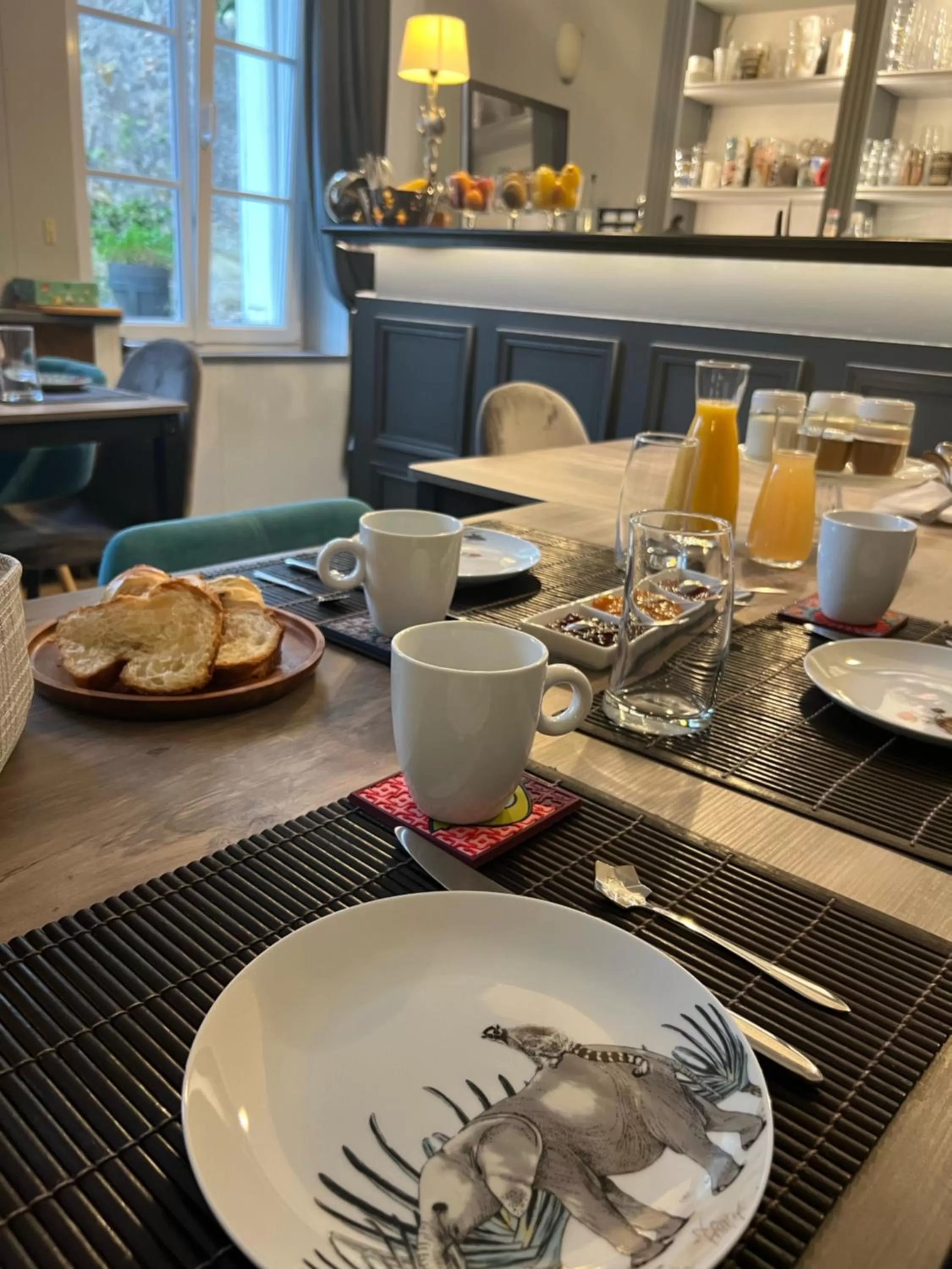 Lounge or bar in Chambres d'hôtes & Spa Les Perce Neige